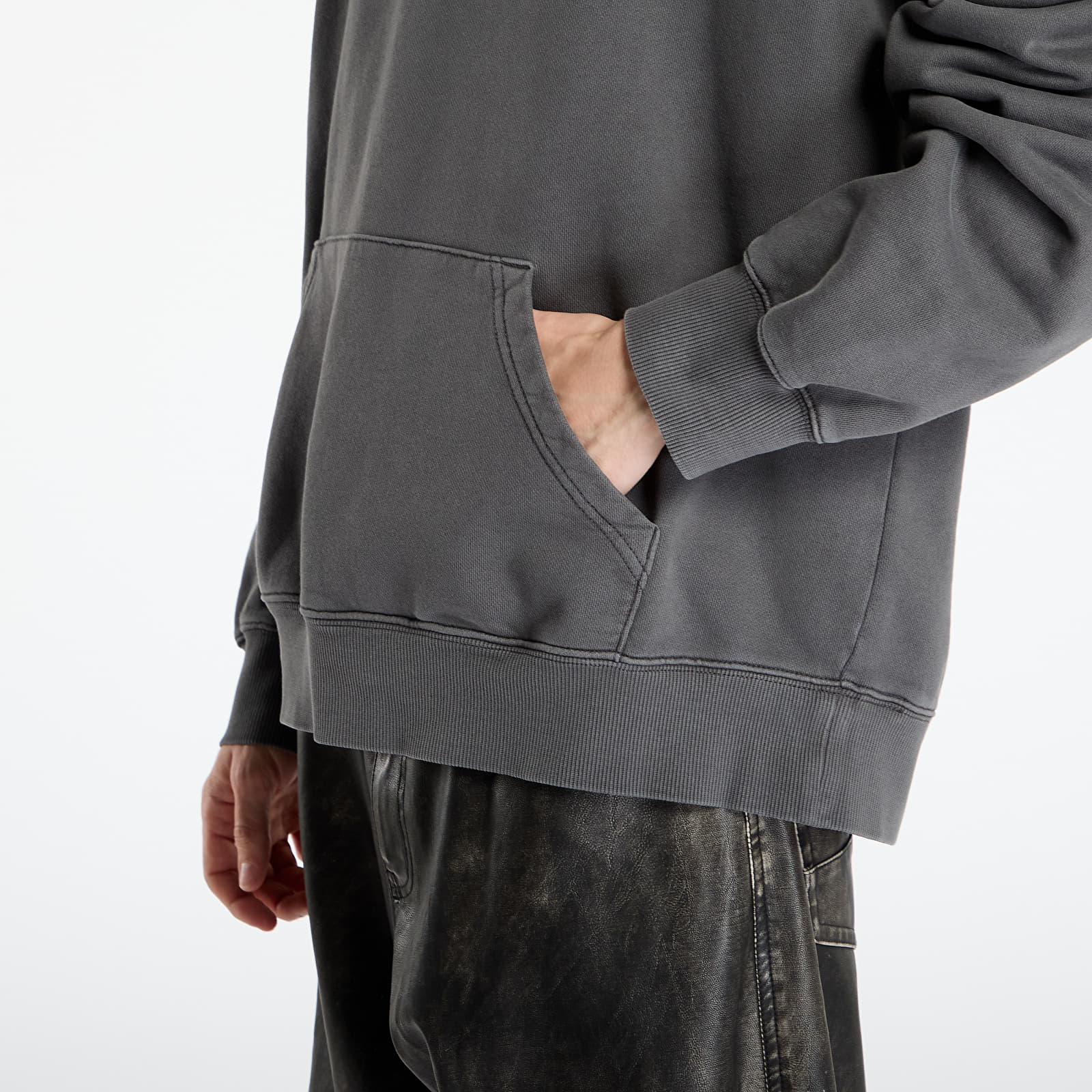 Férfi kapucnis pulcsik Carhartt WIP Hooded Benton Sweat UNISEX Graphite Garment Dyed