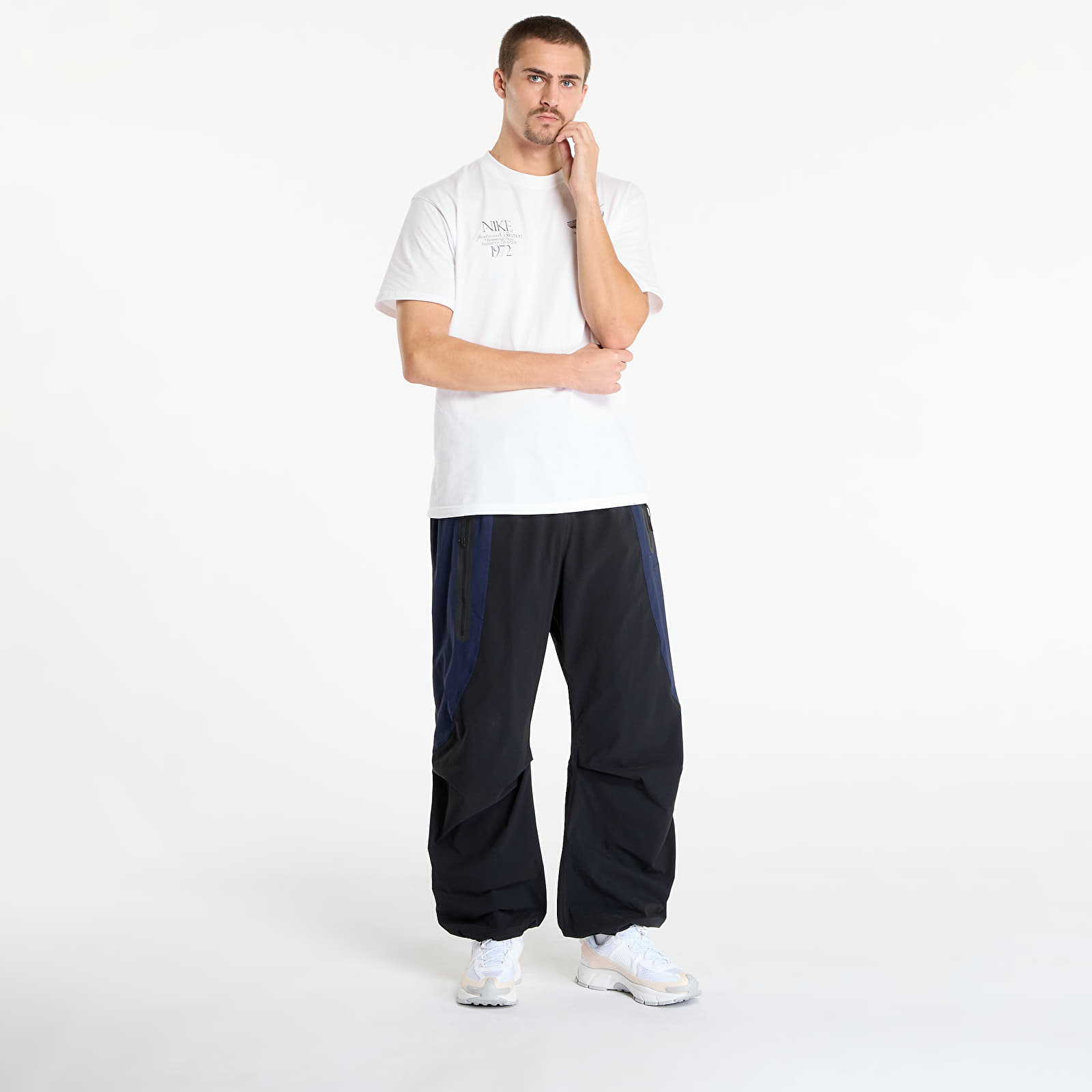 Bukser til mænd Nike Tech Men's Dri-FIT Woven Color-Block Oversized Pants Black/ Obsidian/ Black