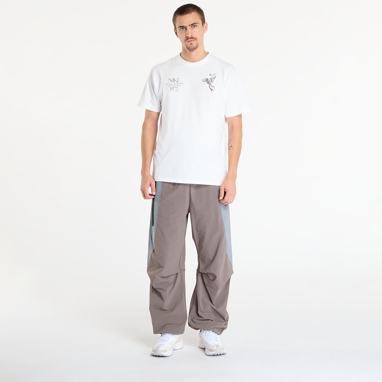Bukser til mænd Nike Tech Men's Dri-FIT Woven Color-Block Oversized Pants Cave Stone/ Cool Grey/ Black