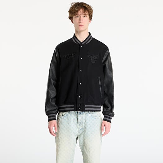 Jacke New Era NBA Chicago Bulls Tonal Patch Varsity Jacket UNISEX Black