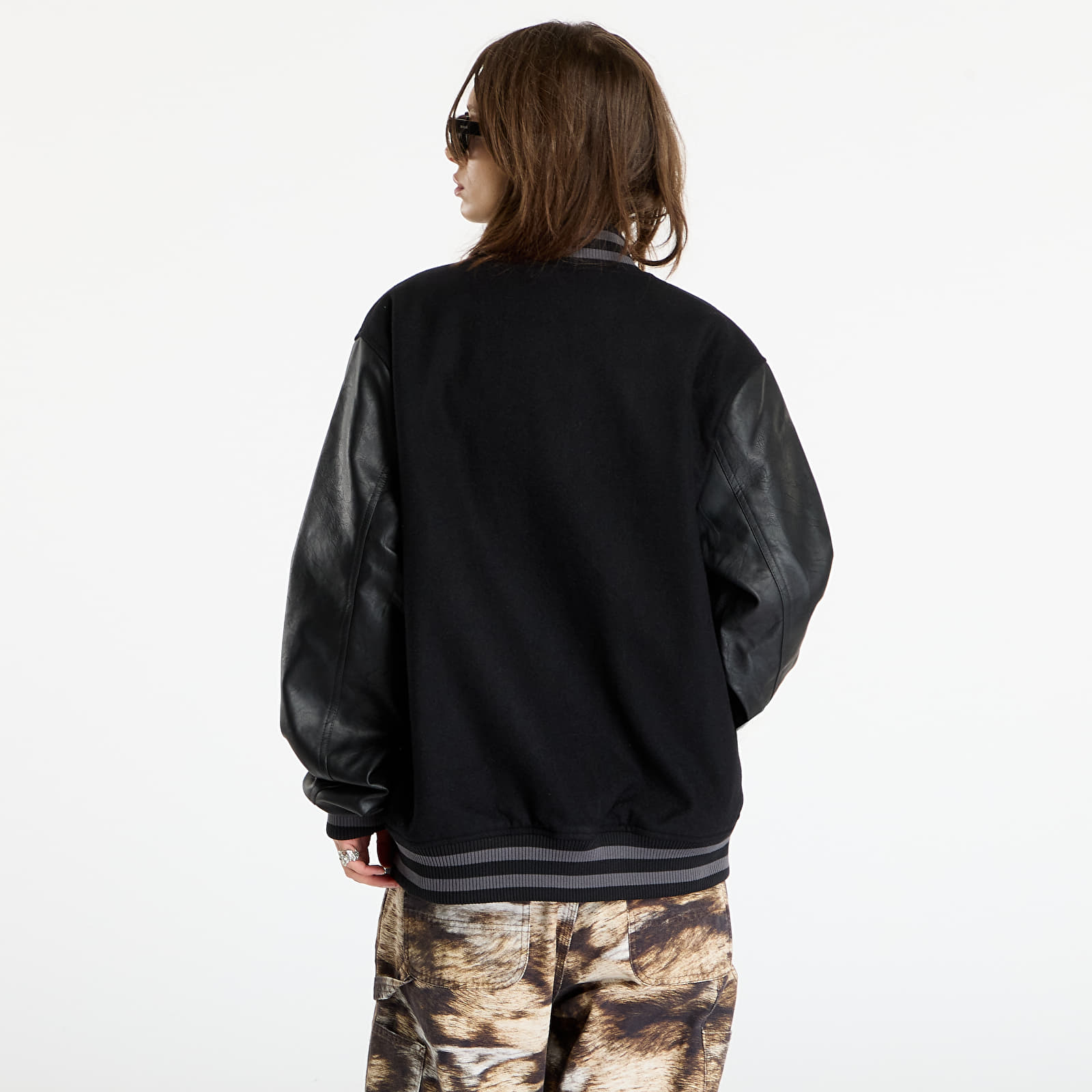 Vyriškos striukės New Era NBA Chicago Bulls Tonal Patch Varsity Jacket UNISEX Black