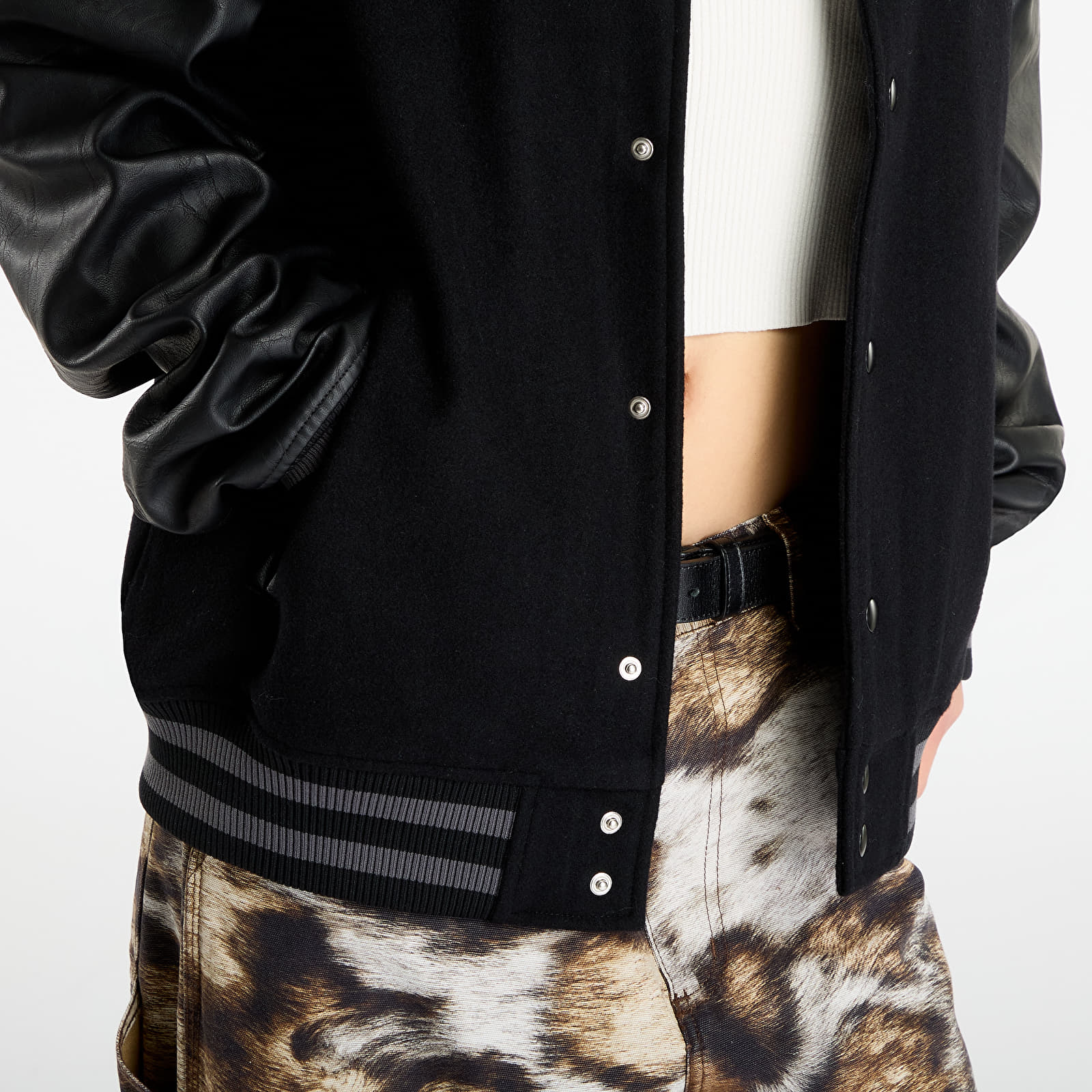 Vyriškos striukės New Era NBA Chicago Bulls Tonal Patch Varsity Jacket UNISEX Black