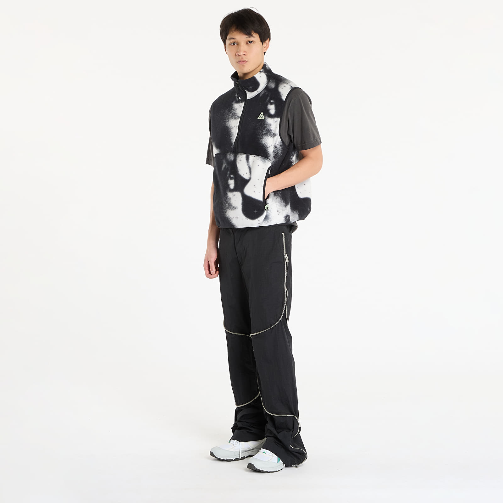 Men's vests Nike ACG "Wolf Tree" Printed Vest Anthracite/ Black/ Summit White