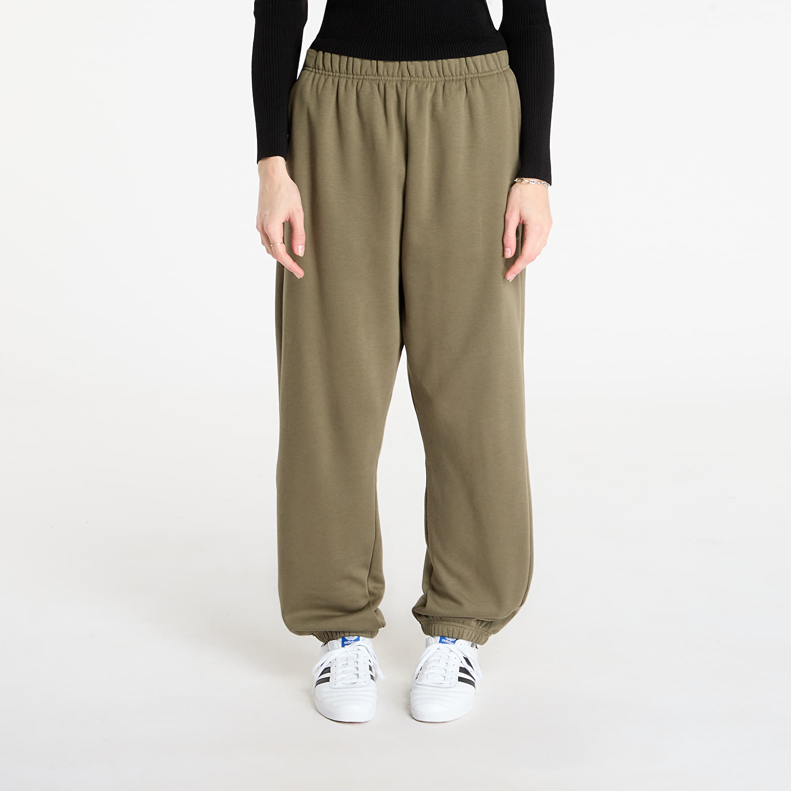 Joggebukser for menn adidas Basketball Fleece Joggers UNISEX Olive Strata