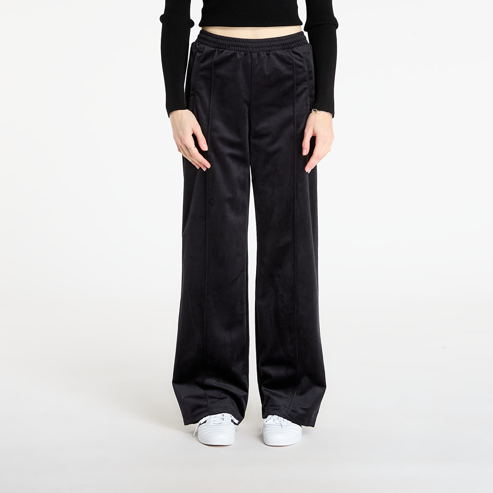 Ženske hlače adidas Velvet Trackpant Black