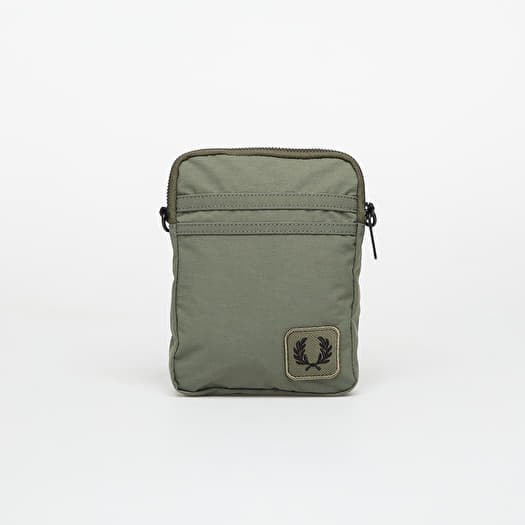 Geantă FRED PERRY Nylon Badge Small Side Bag Lrl Wrth Green