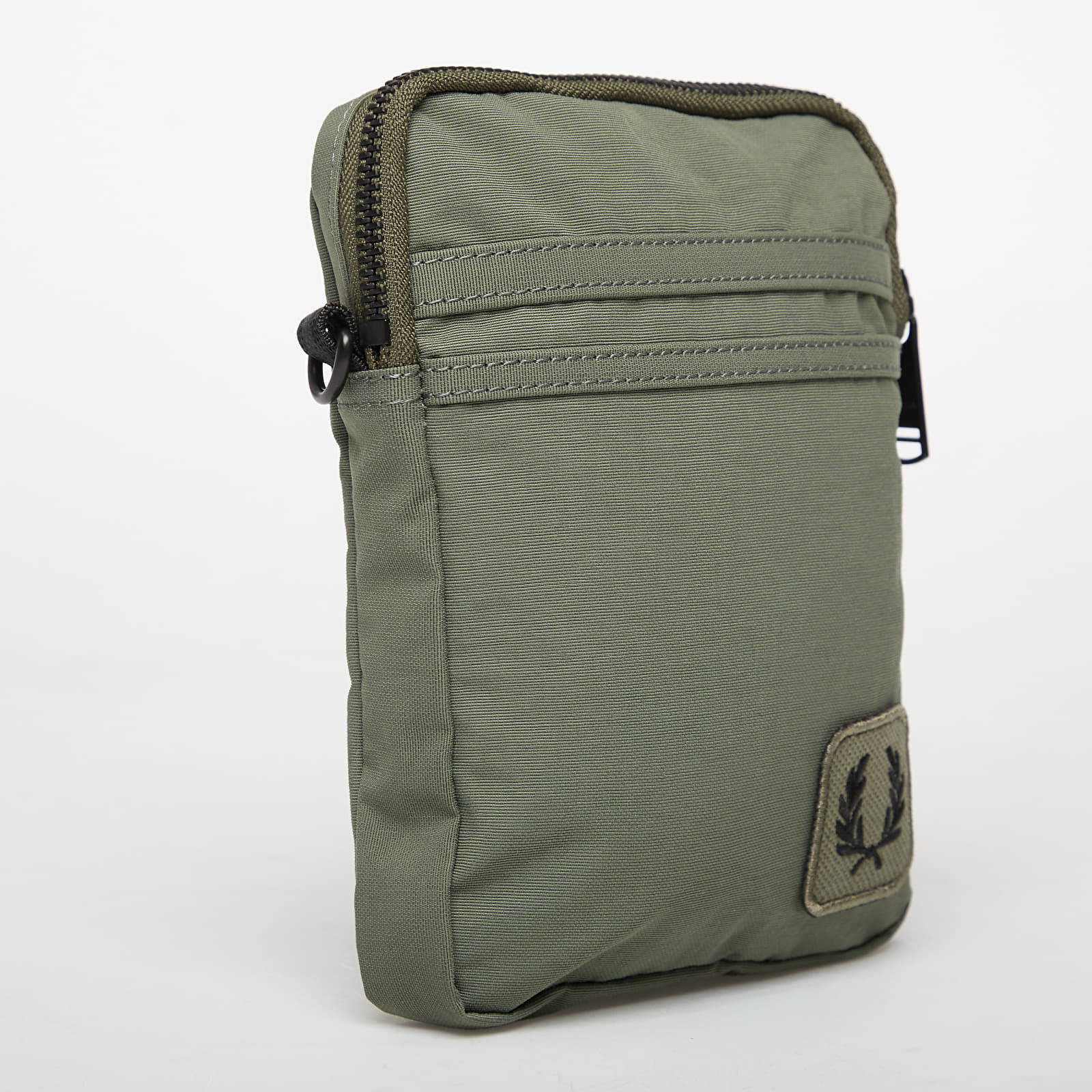 Τσάντα FRED PERRY Nylon Badge Small Side Bag Lrl Wrth Green Universal