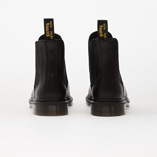 Dr. Martens Graeme Black | Queens