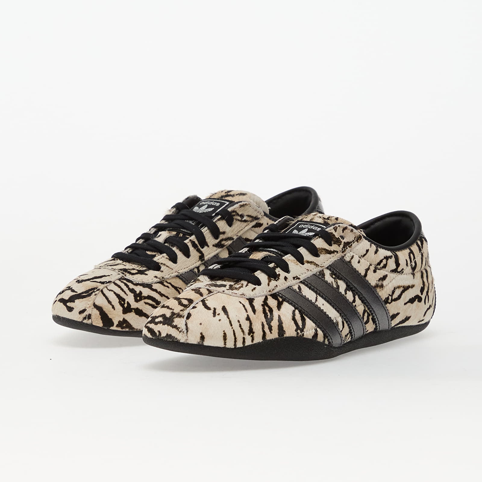 Încălțăminte și sneakerși pentru femei adidas TOKYO Off White/ Core Black/ Wonder White