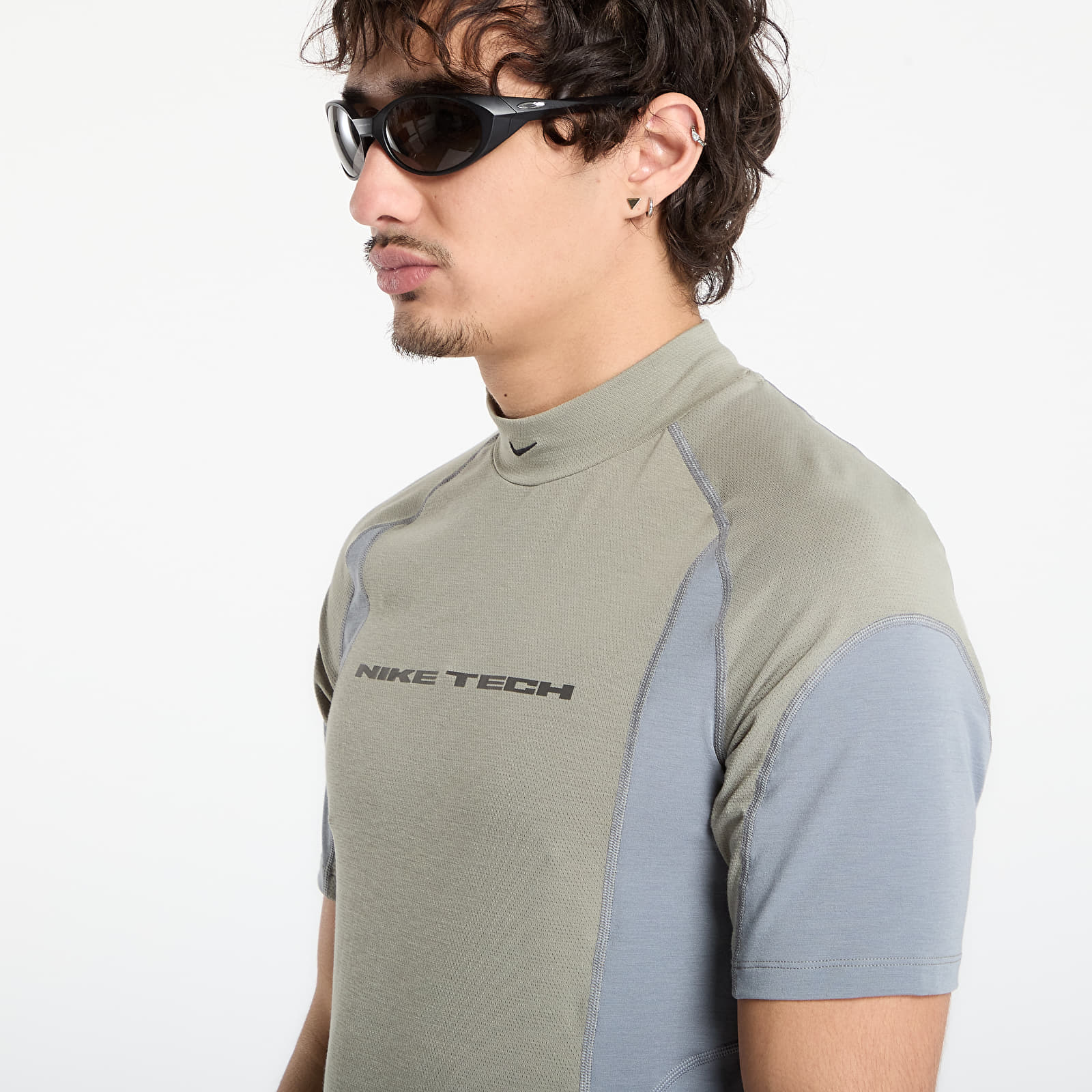 Мъжки тениски Nike Men's Dri-FIT Short-Sleeve Base Layer Light Army/ Cool Grey/ Cool Grey/ Black