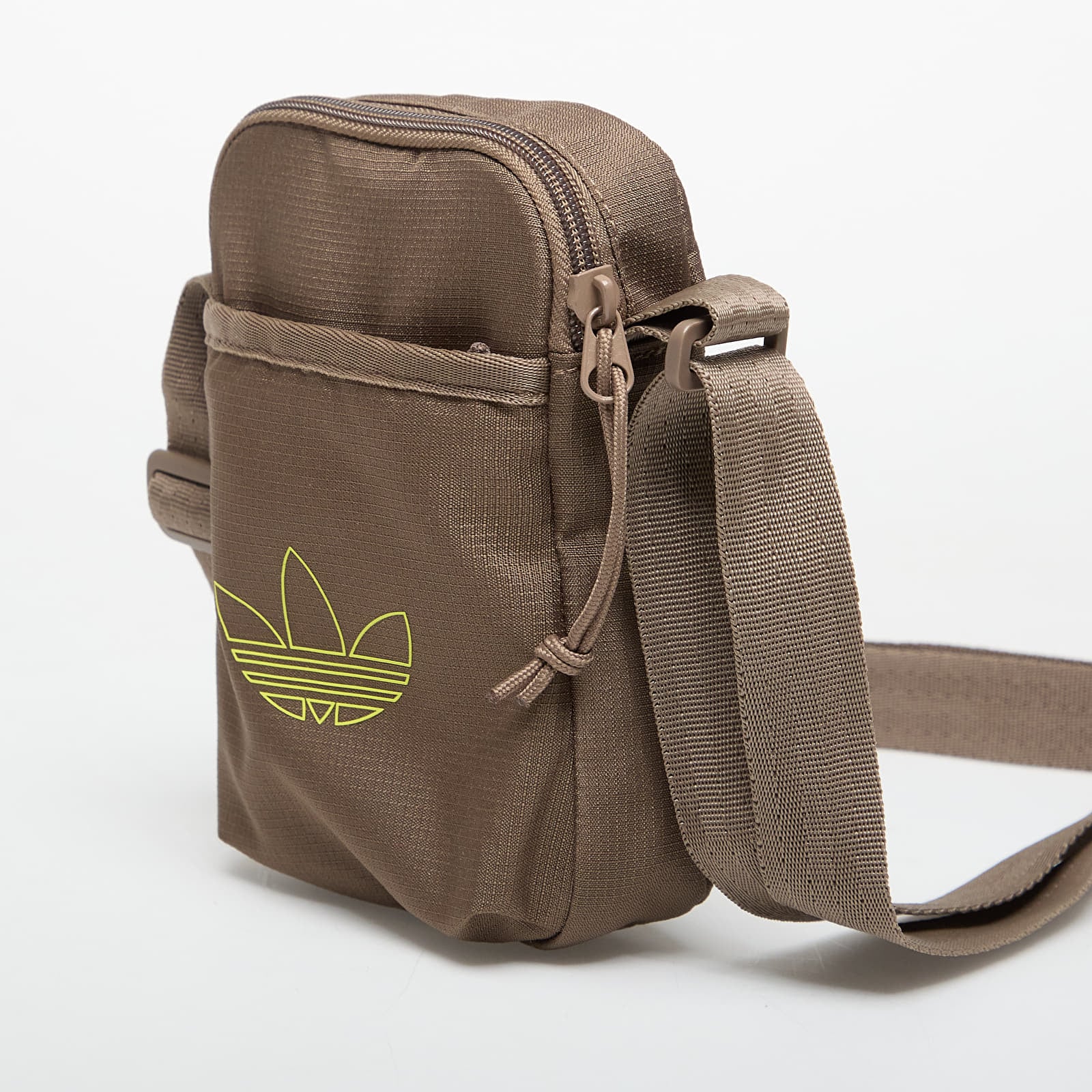 Umhängetaschen für Männer adidas Ac Festival Bag Blabro/ Semi Solar Yellow