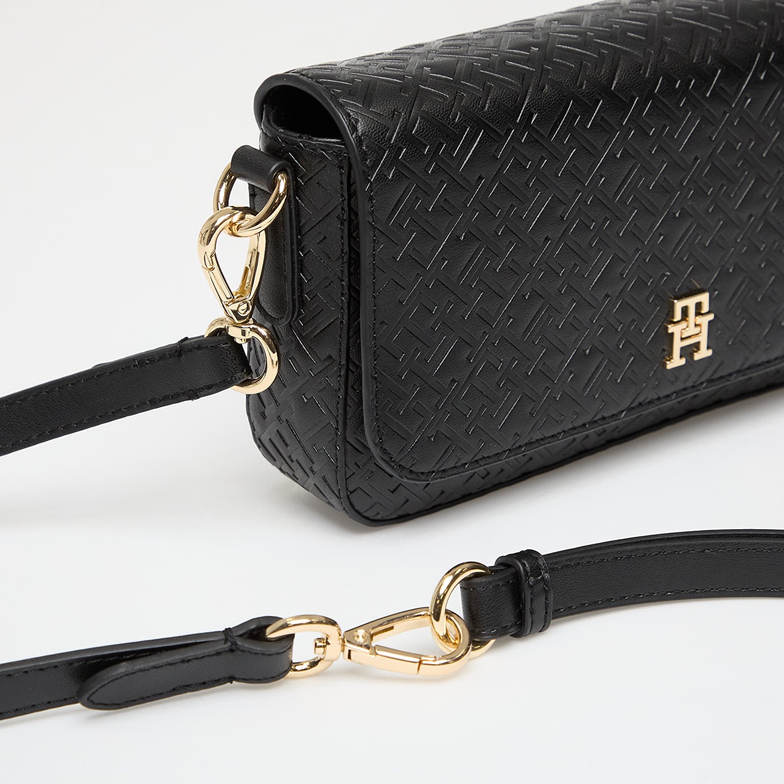 Käsilaukut Tommy Hilfiger Th Icon Conv Crossover Mono Black