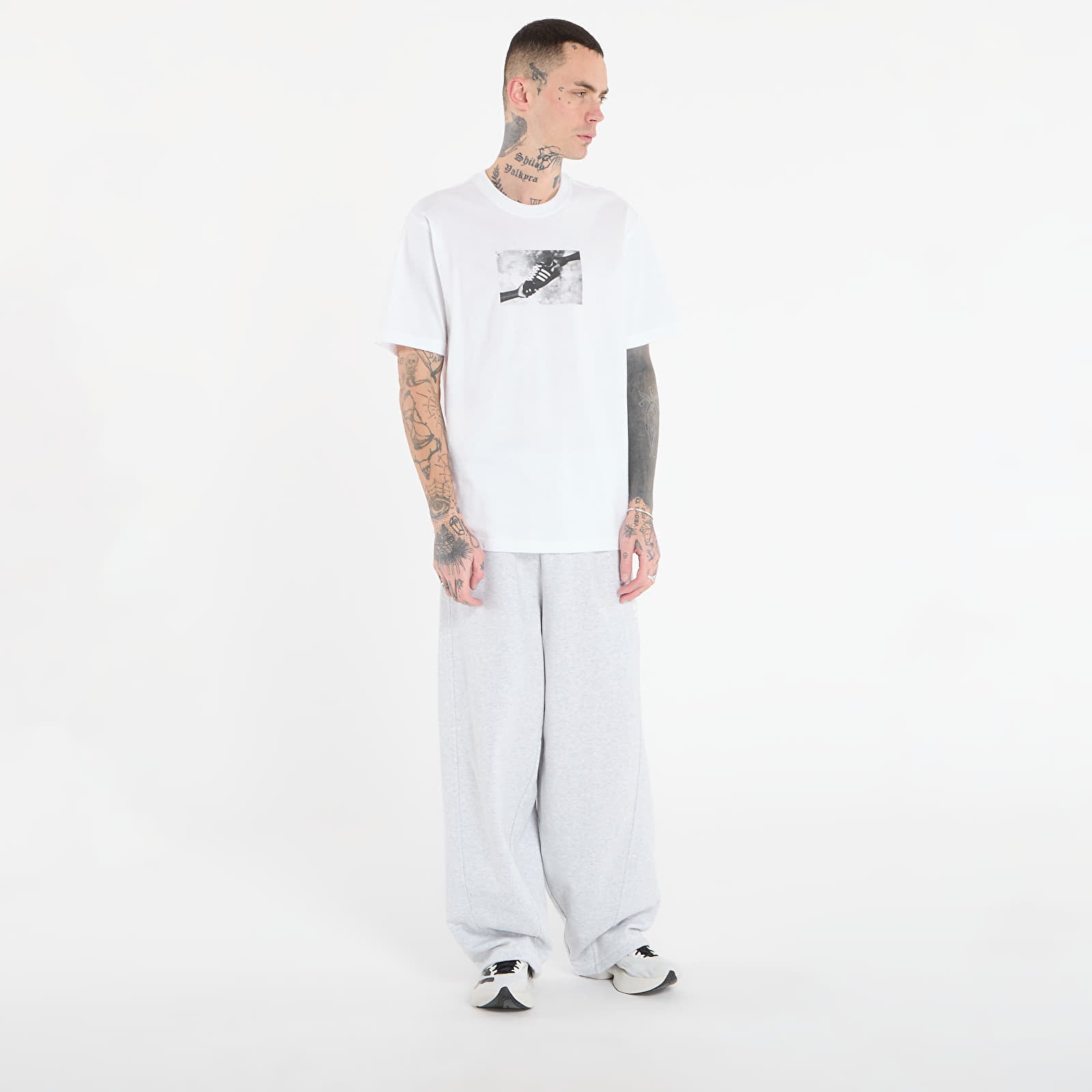 T-Shirts Männer adidas Gfx T White