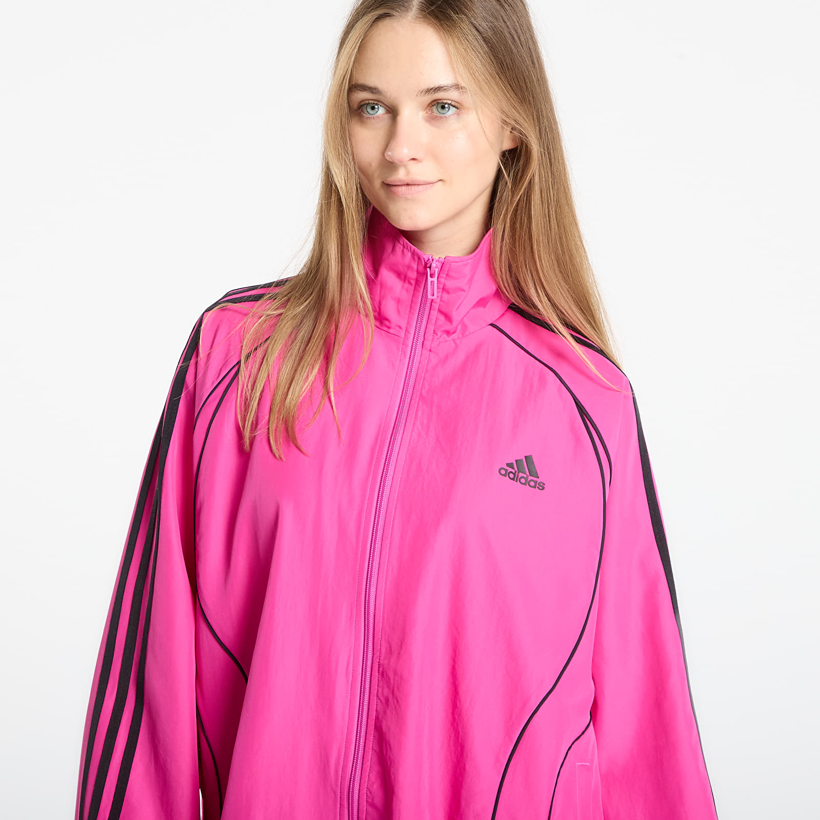 Jackor för kvinnor adidas Teamgeist Adicolor Oversized Woven Track Top Semi Lucid Fuchsia/ Better Scarlet/ Off White