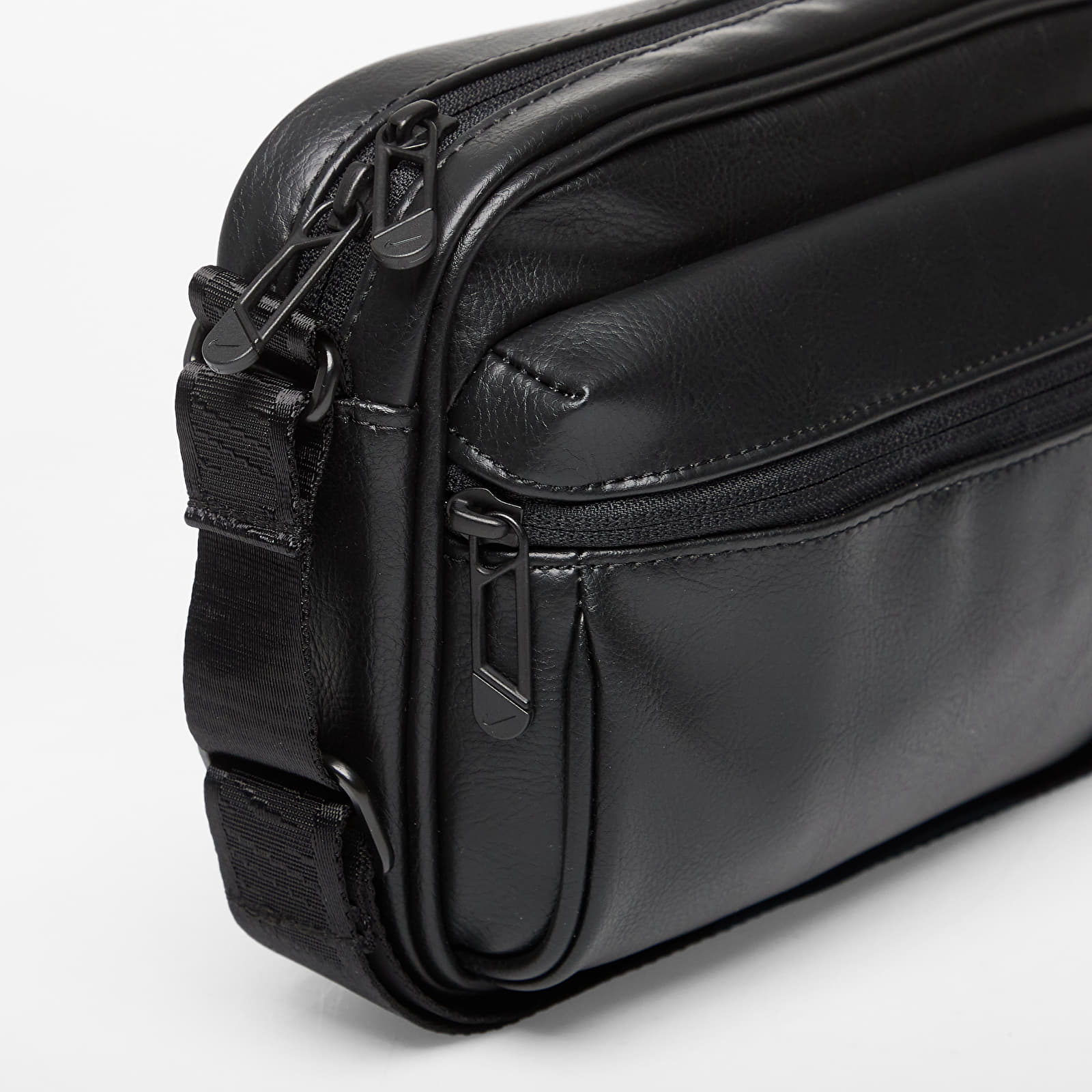 Férfi válltáskák Nike Heritage Premium Crossbody Bag (3L) Black/ Black/ Sm Blk Elctrdep