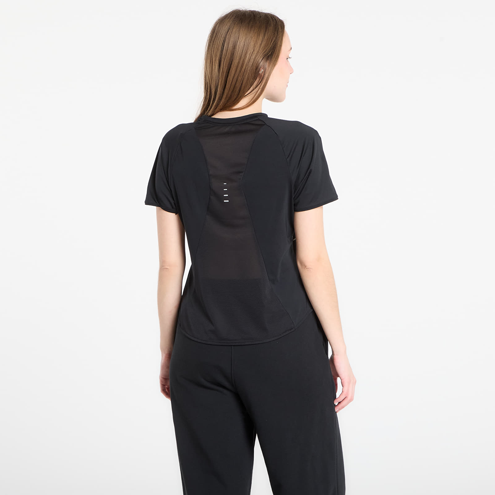 Moteriški marškinėliai Nike Swift Women's Dri-FIT Short-Sleeve Running Top Black/ Reflective Silv