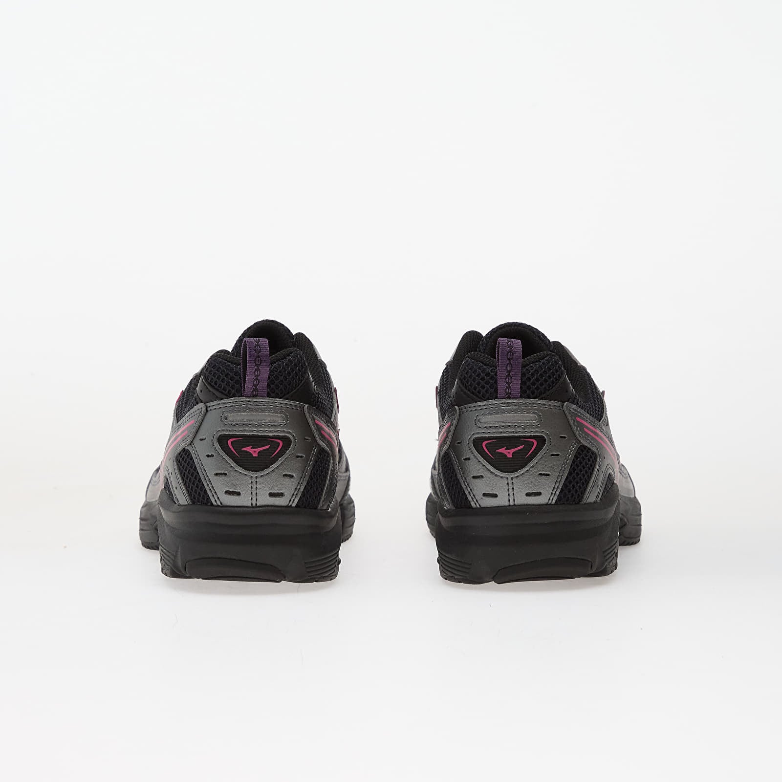 Men's sneakers and shoes Mizuno MXR (U)  Salute/ Fuchsia Purple/ Metallic