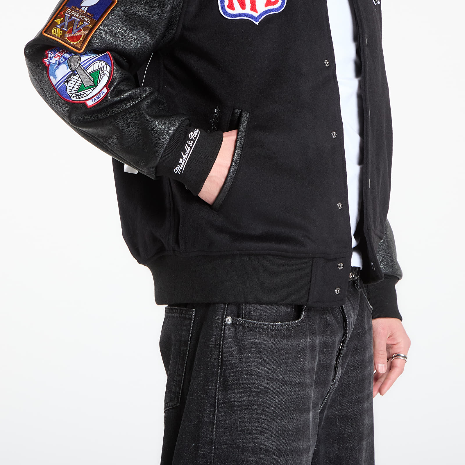 Férfi kabátok MItchell & Ness NFL Blackout Collection Varsity Jacket Oakland Raiders Black