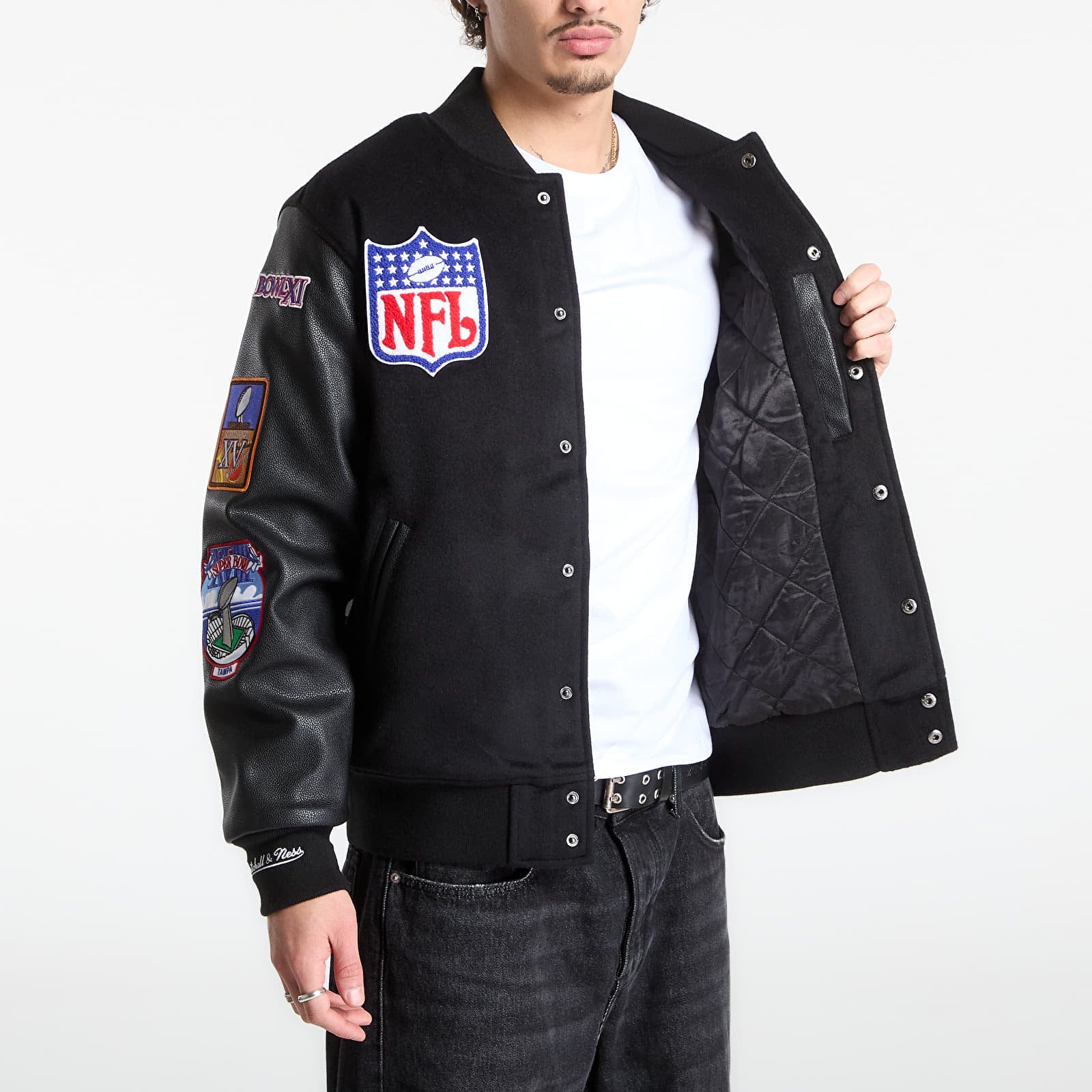 Férfi kabátok MItchell & Ness NFL Blackout Collection Varsity Jacket Oakland Raiders Black