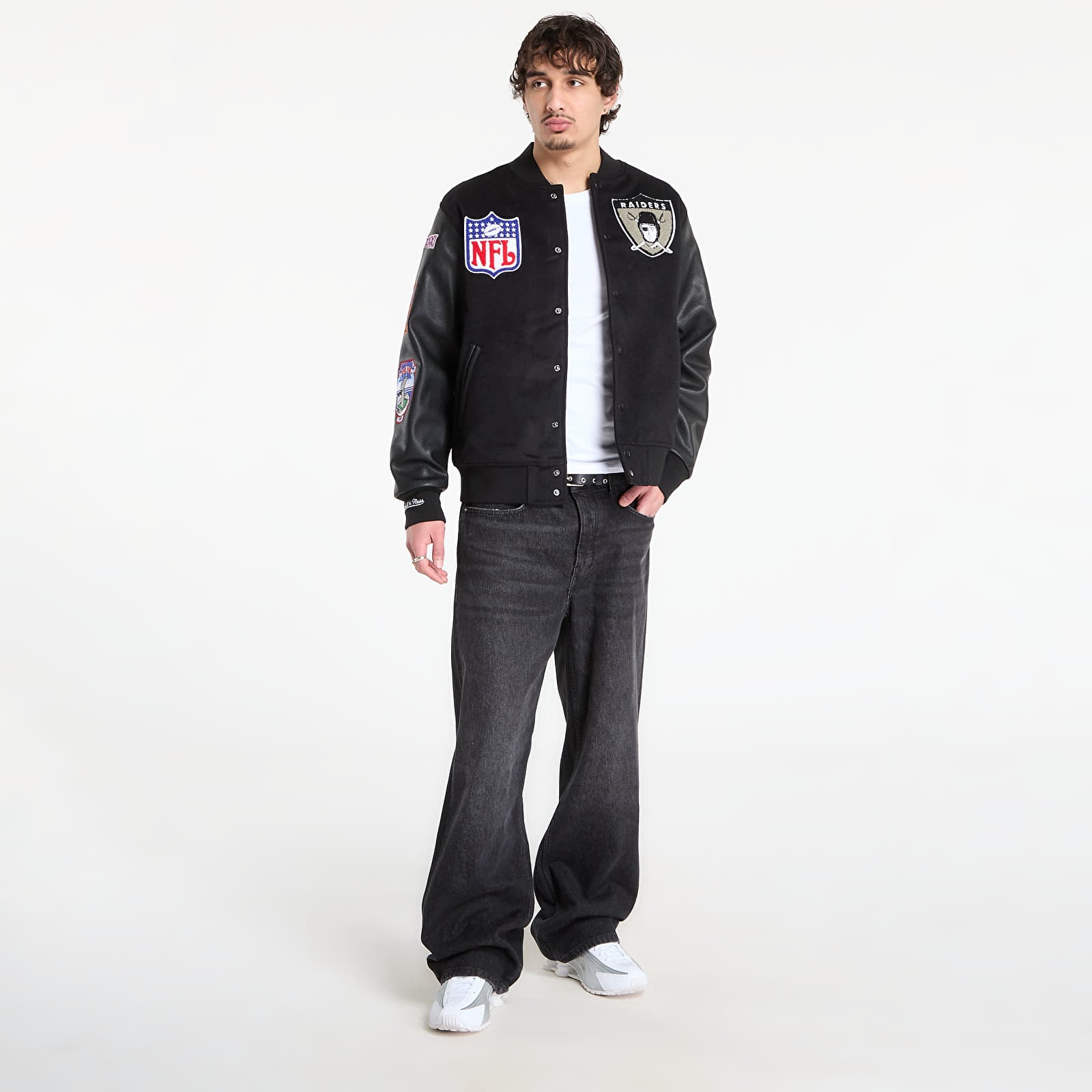 Férfi kabátok MItchell & Ness NFL Blackout Collection Varsity Jacket Oakland Raiders Black