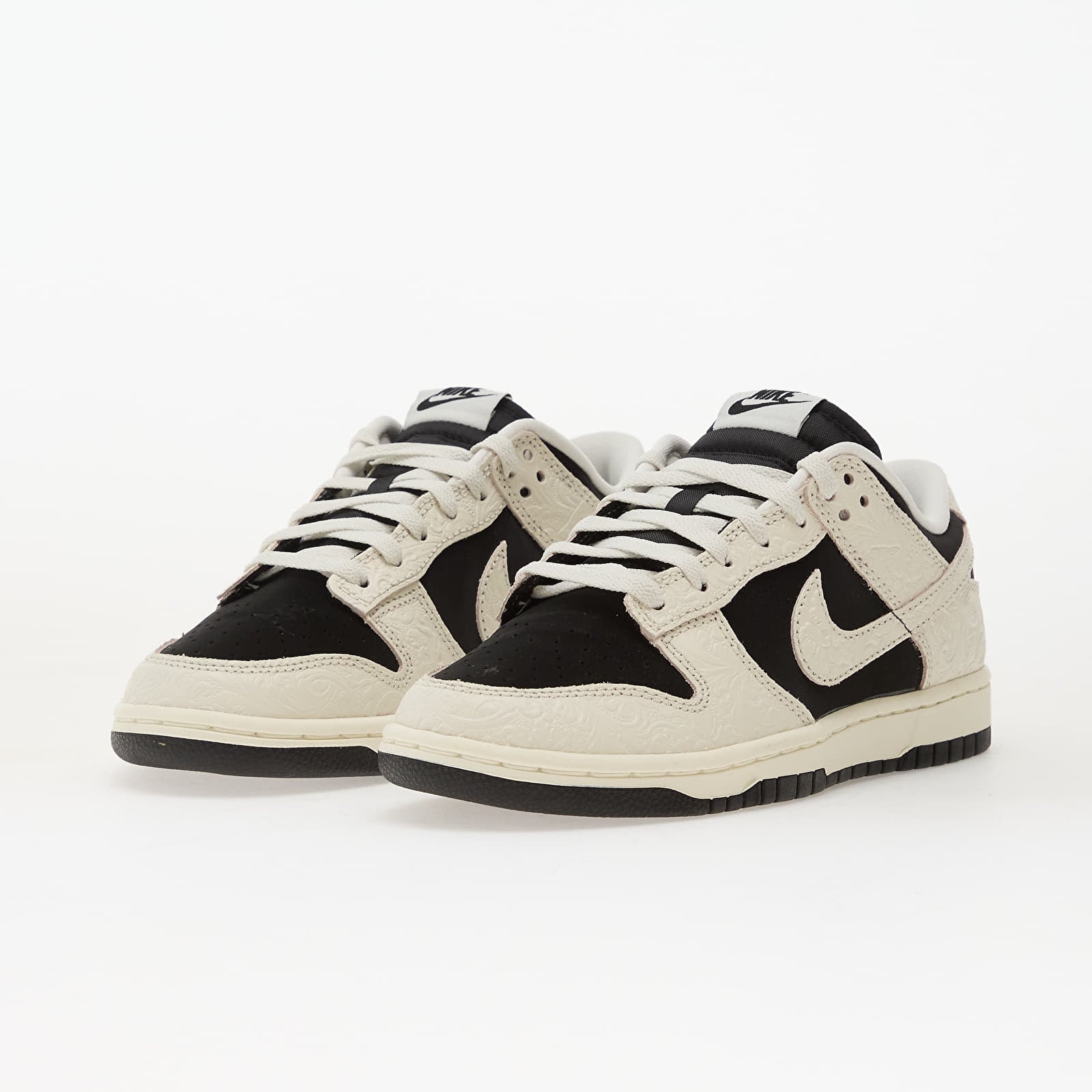 Ženske tenisice Nike W Dunk Low Black/ Sail-Sail-Metallic Gold