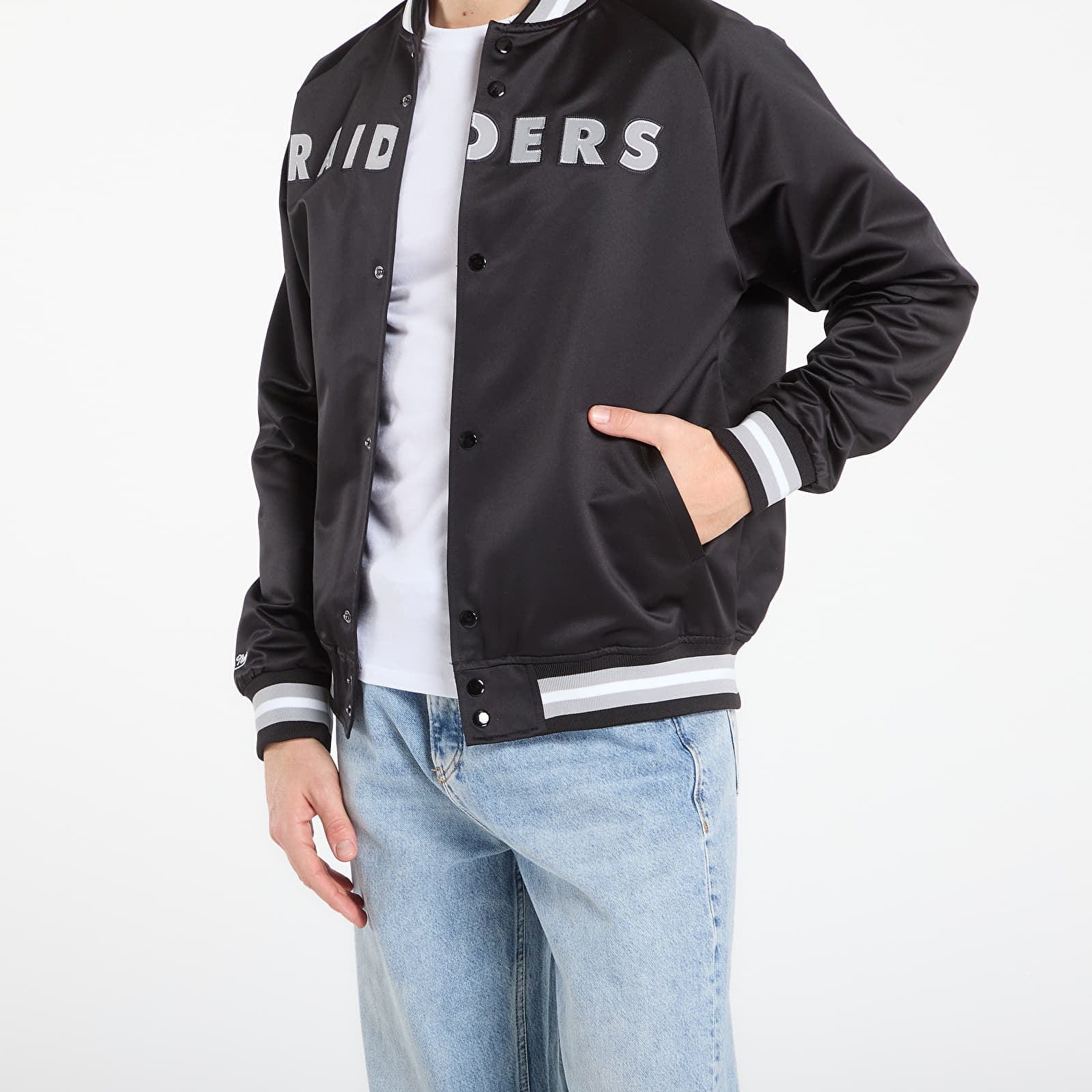 Dzsekik Mitchell & Ness NFL Lightweight Satin Jacket Vintage Logo Raiders Black