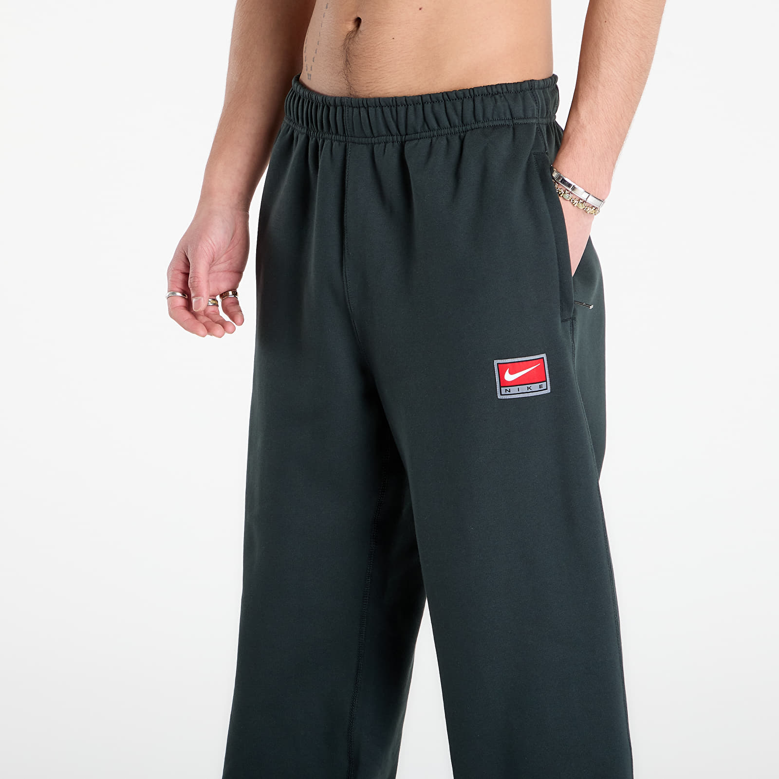 Pantaloni de trening pentru bărbați Nike Solo Swoosh Men's Fleece Open-Hem Pants Black Spruce/ White