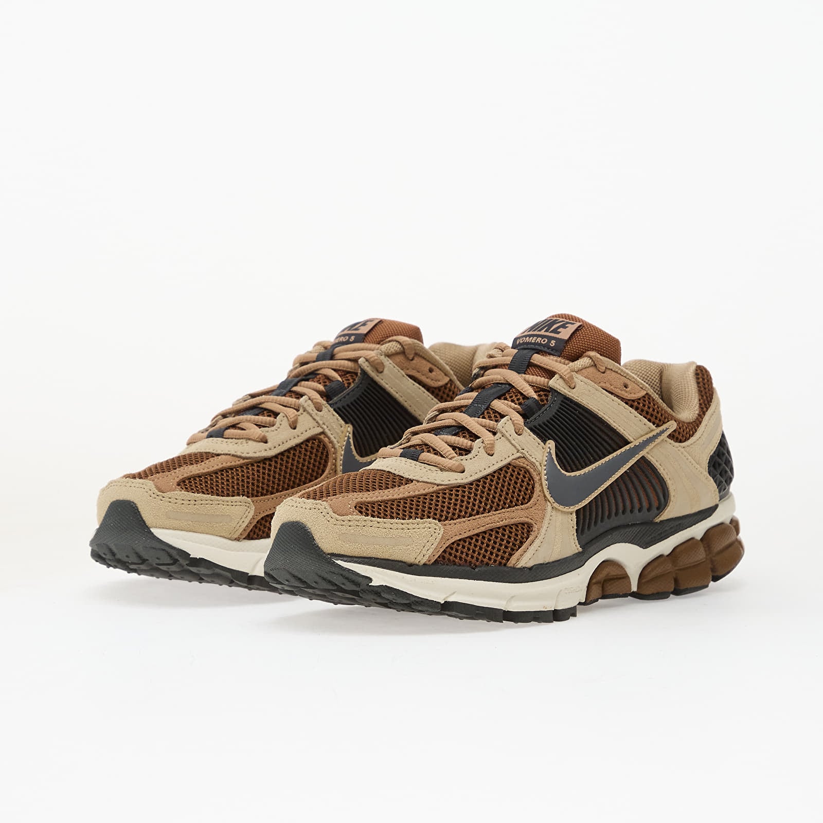 Miesten lenkkarit ja kengät Nike Zoom Vomero 5 Lt British Tan/ Dk Smoke Grey