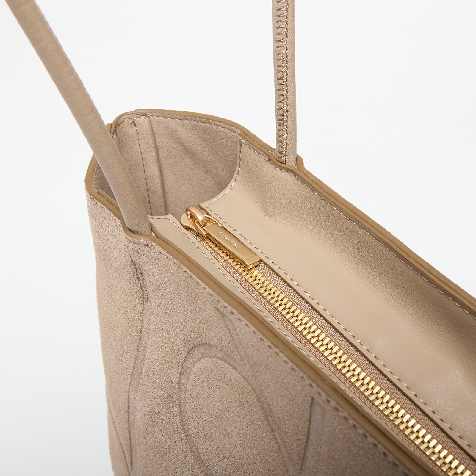 Handtaschen Calvin Klein Emblem Aop Suede Small Tote Desert Taupe