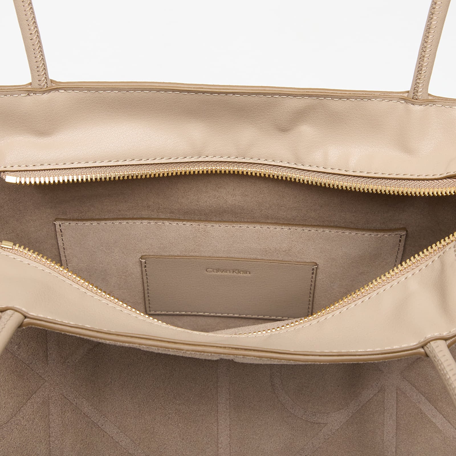 Handtaschen Calvin Klein Emblem Aop Suede Small Tote Desert Taupe