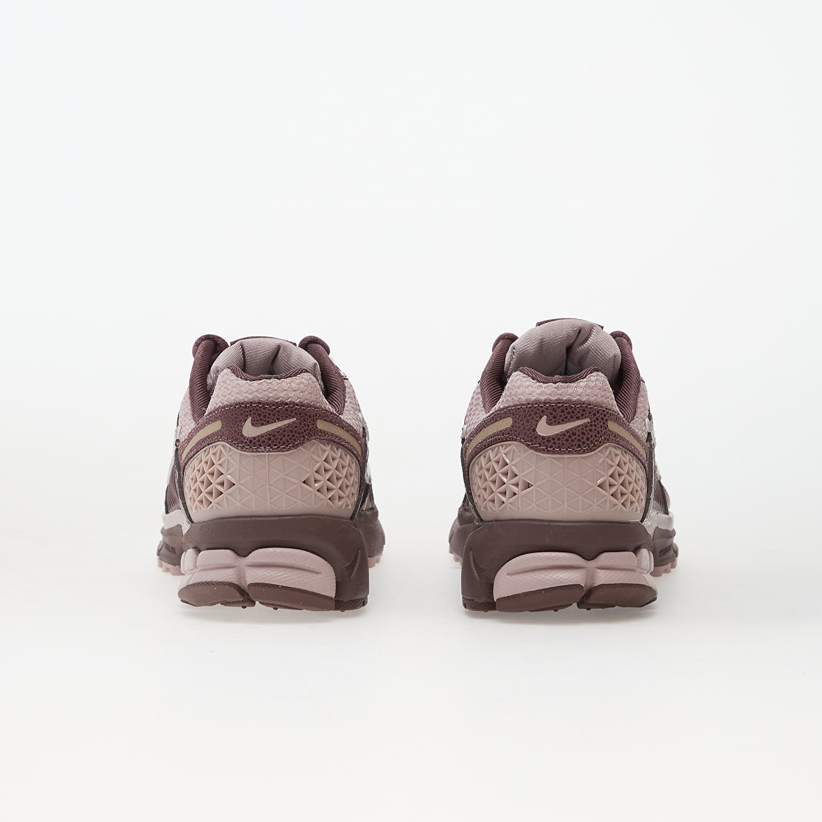 Dámske topánky a tenisky Nike W Zoom Vomero 5 Tattoo/ Particle Rose-Particle Rose