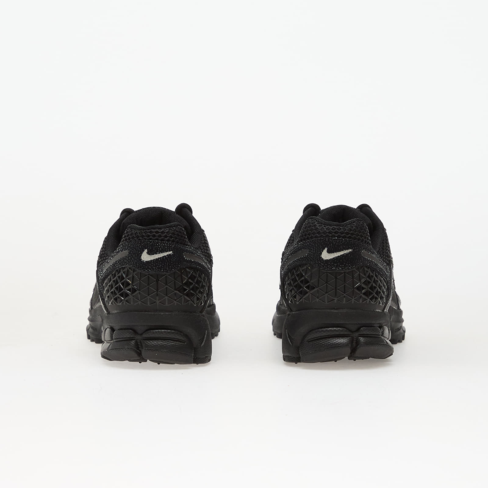 Dámske topánky a tenisky Nike W Zoom Vomero 5 Black/ Black-Mtlc Silver-Anthracite-White