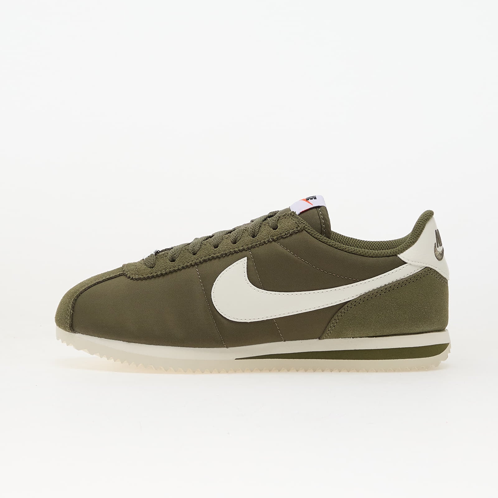 Women's sneakers and shoes Nike W Cortez Med Olive/ Sail