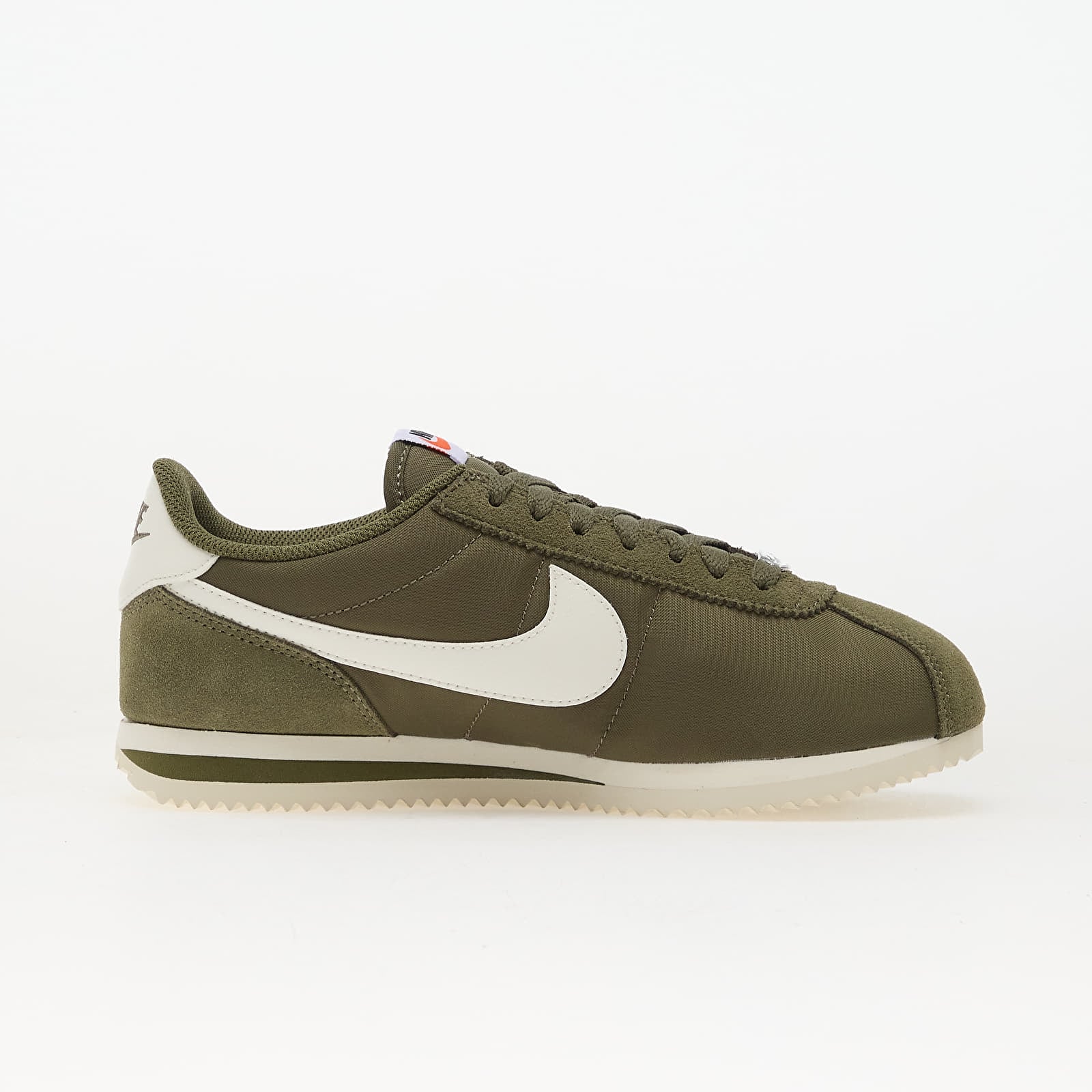 Women's sneakers and shoes Nike W Cortez Med Olive/ Sail