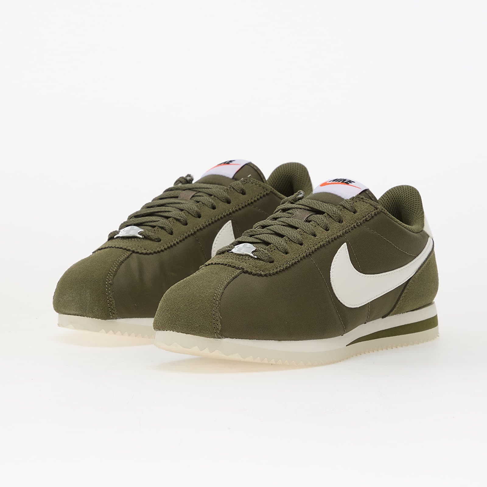 Women's sneakers and shoes Nike W Cortez Med Olive/ Sail
