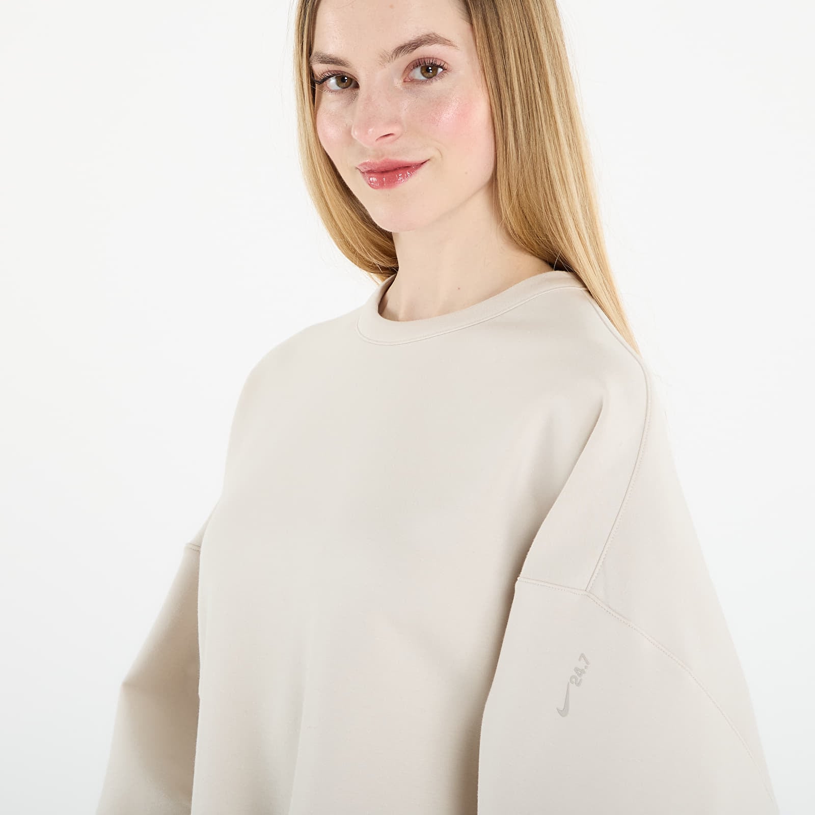 Hættetrøjer og sweatshirts Nike 24.7 ImpossiblySoft Women's Dri-FIT Oversized Crew-Neck Top Lt Orewood Brn/ Lt Iron Ore