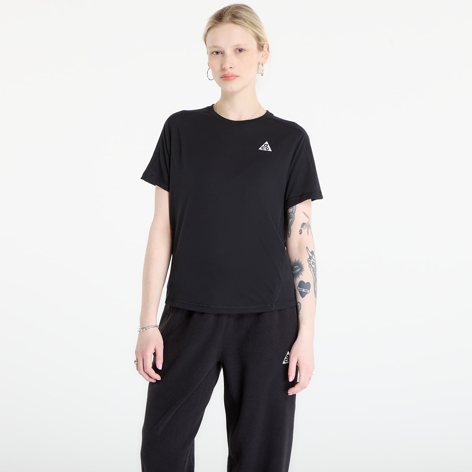 Naisten T-paidat Nike ACG Women's Dri-FIT Short-Sleeve Trail Running Top Black/ Summit White
