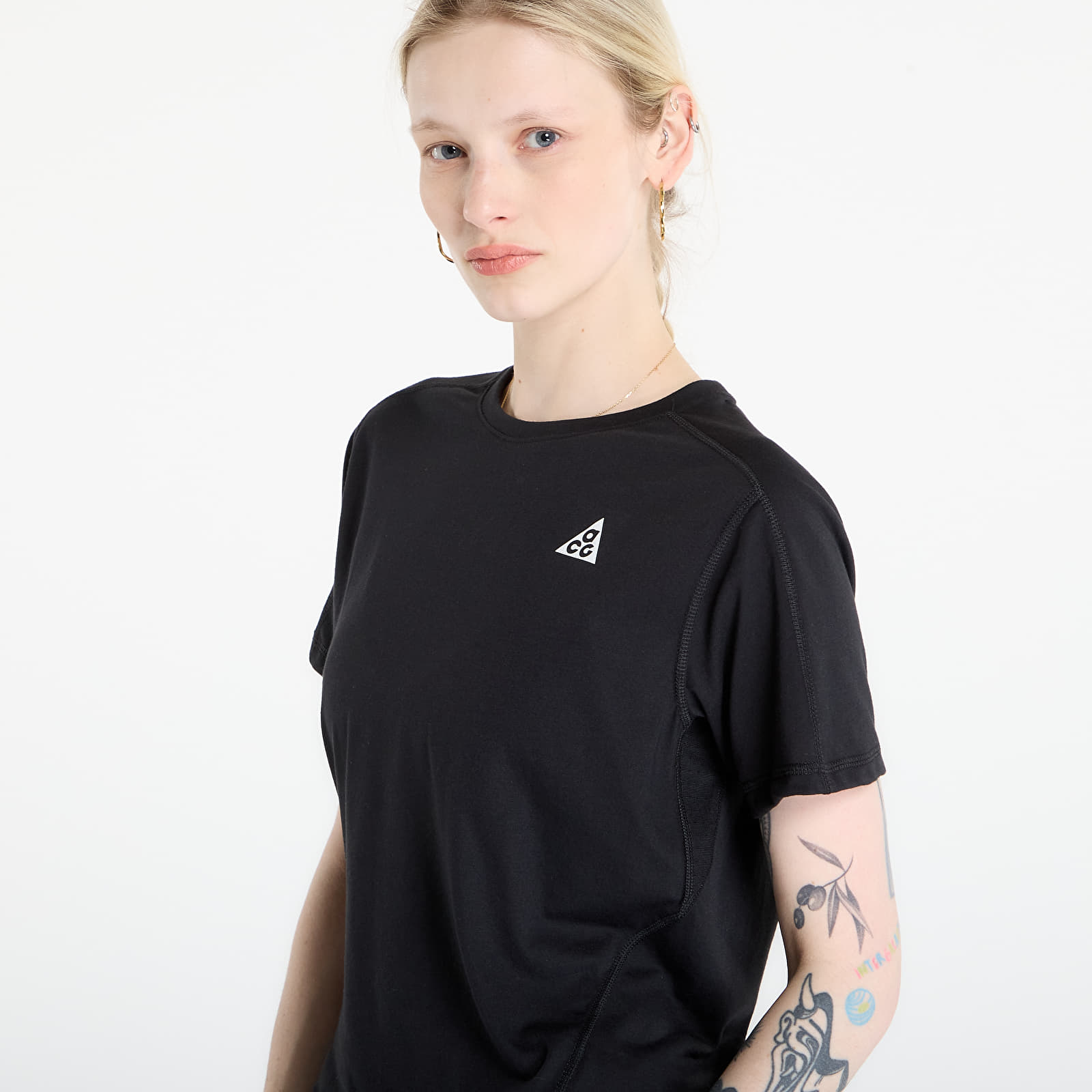 Naisten T-paidat Nike ACG Women's Dri-FIT Short-Sleeve Trail Running Top Black/ Summit White