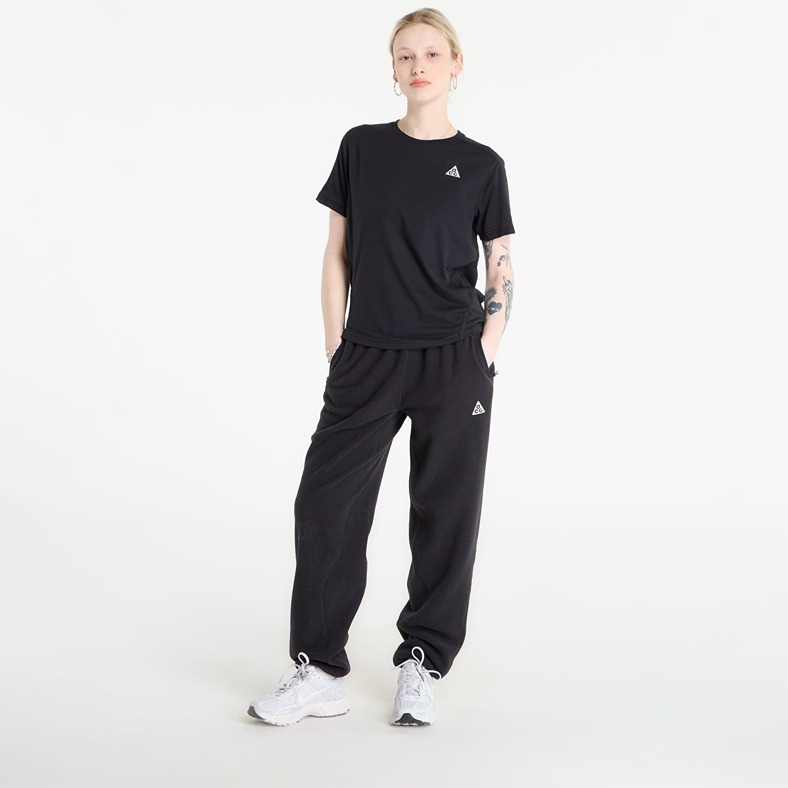 Naisten T-paidat Nike ACG Women's Dri-FIT Short-Sleeve Trail Running Top Black/ Summit White