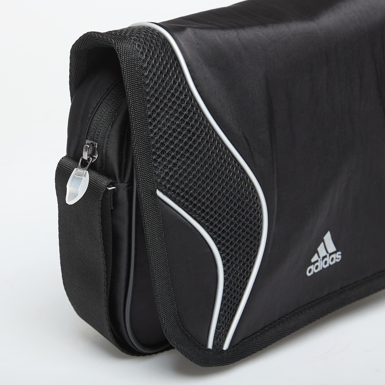 Umhängetaschen adidas Small Messenger Black