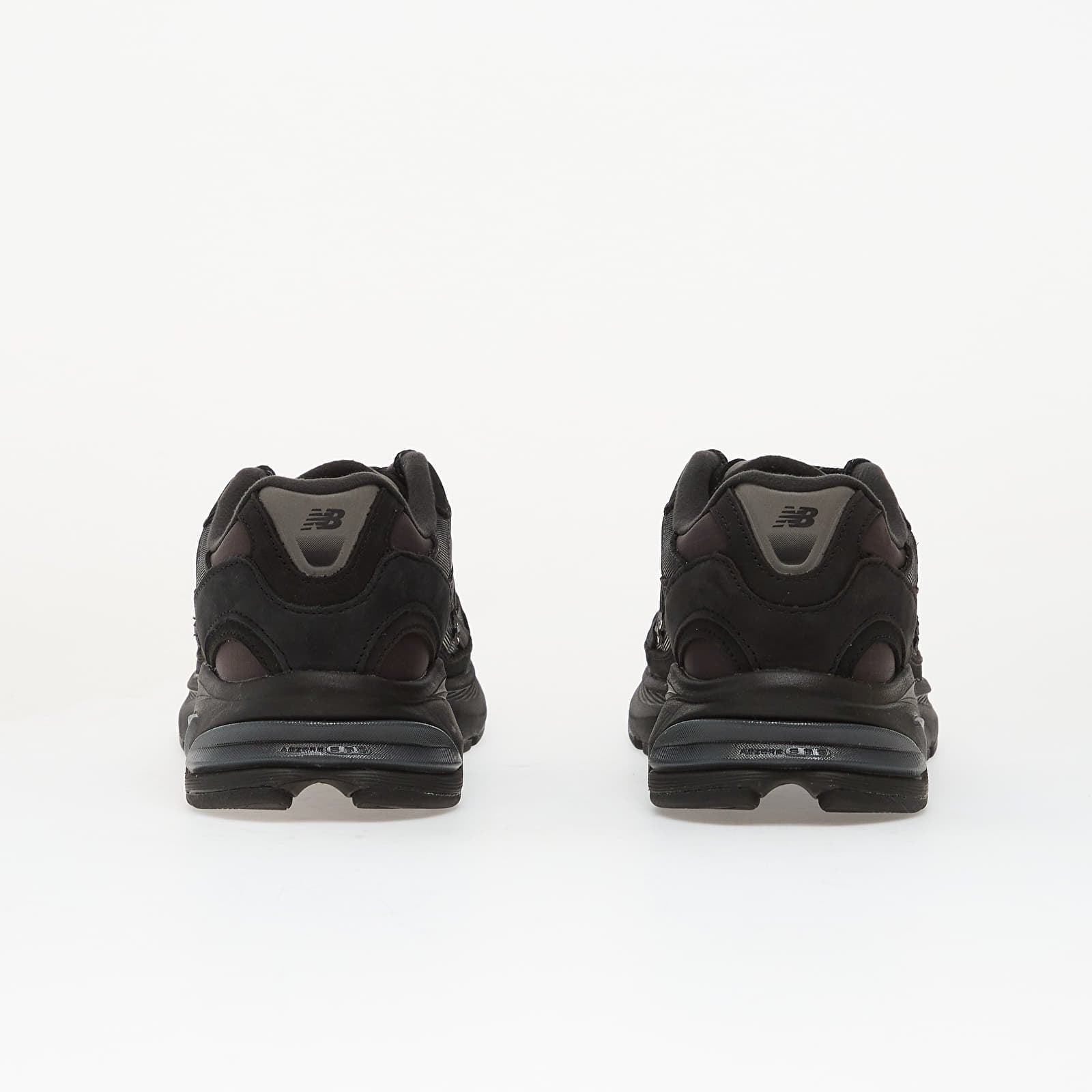 Moški čevlji New Balance 2010 Black/ Faded Black/ Phantom