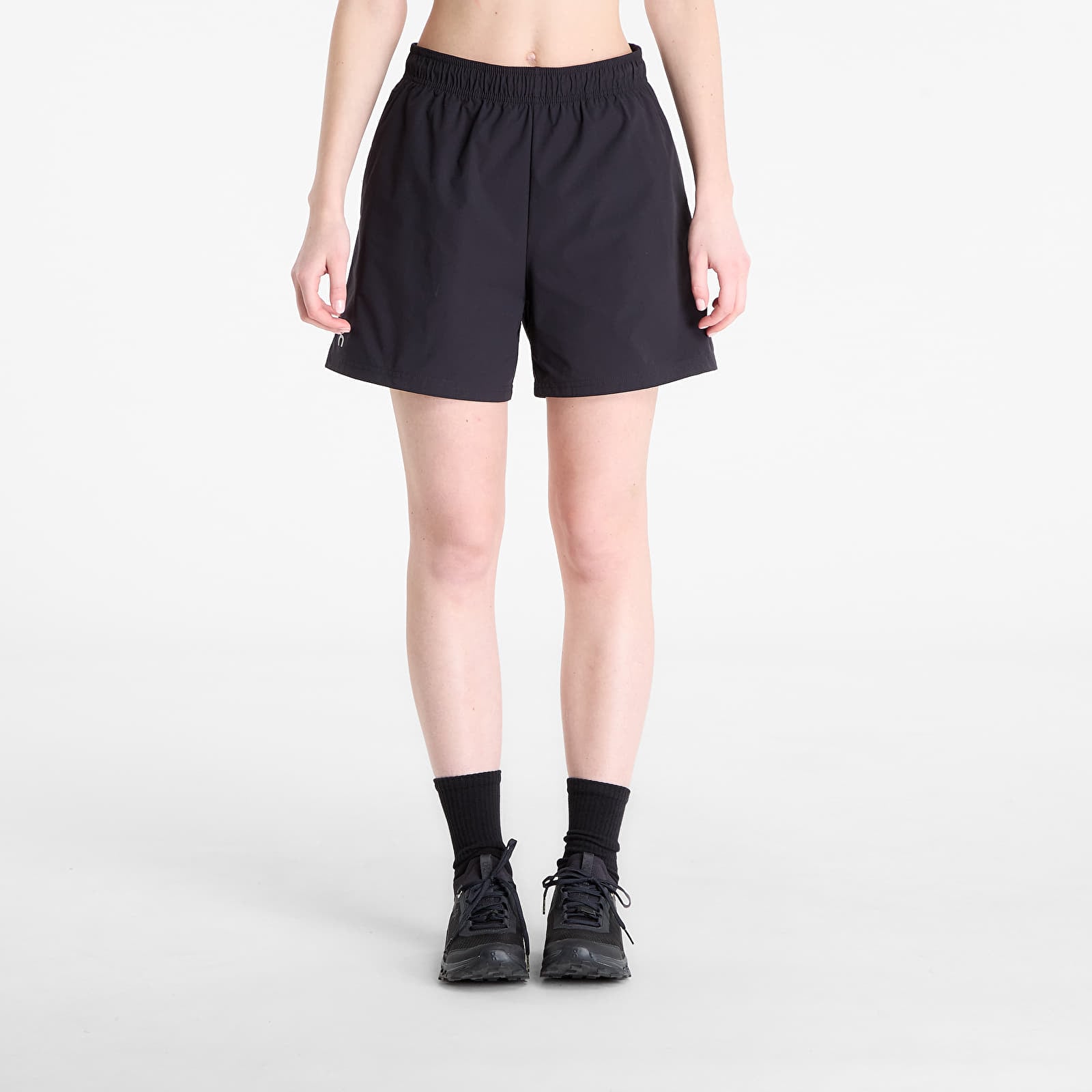 Women's Trousers On 5" Core Shorts Black