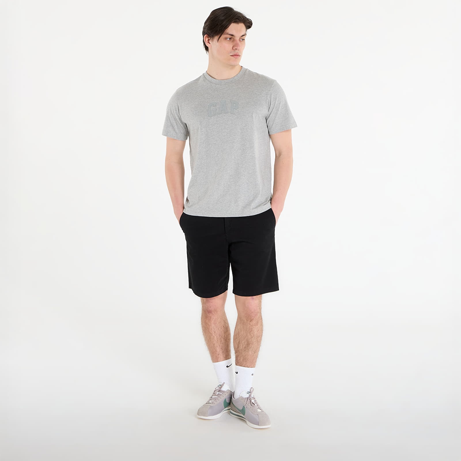 Šorti GAP V-9In Essential Short True Black