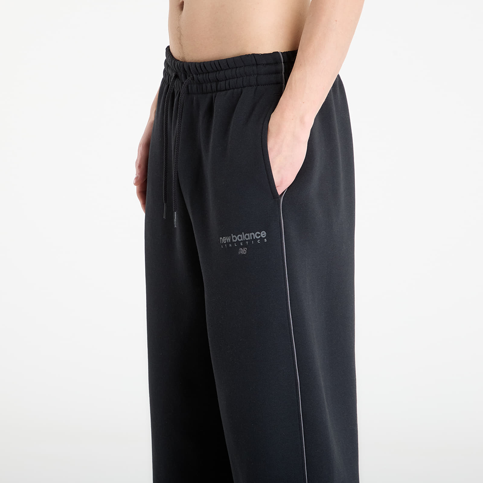 Men's trousers New Balance Linear Graphic Fleece Pant Black