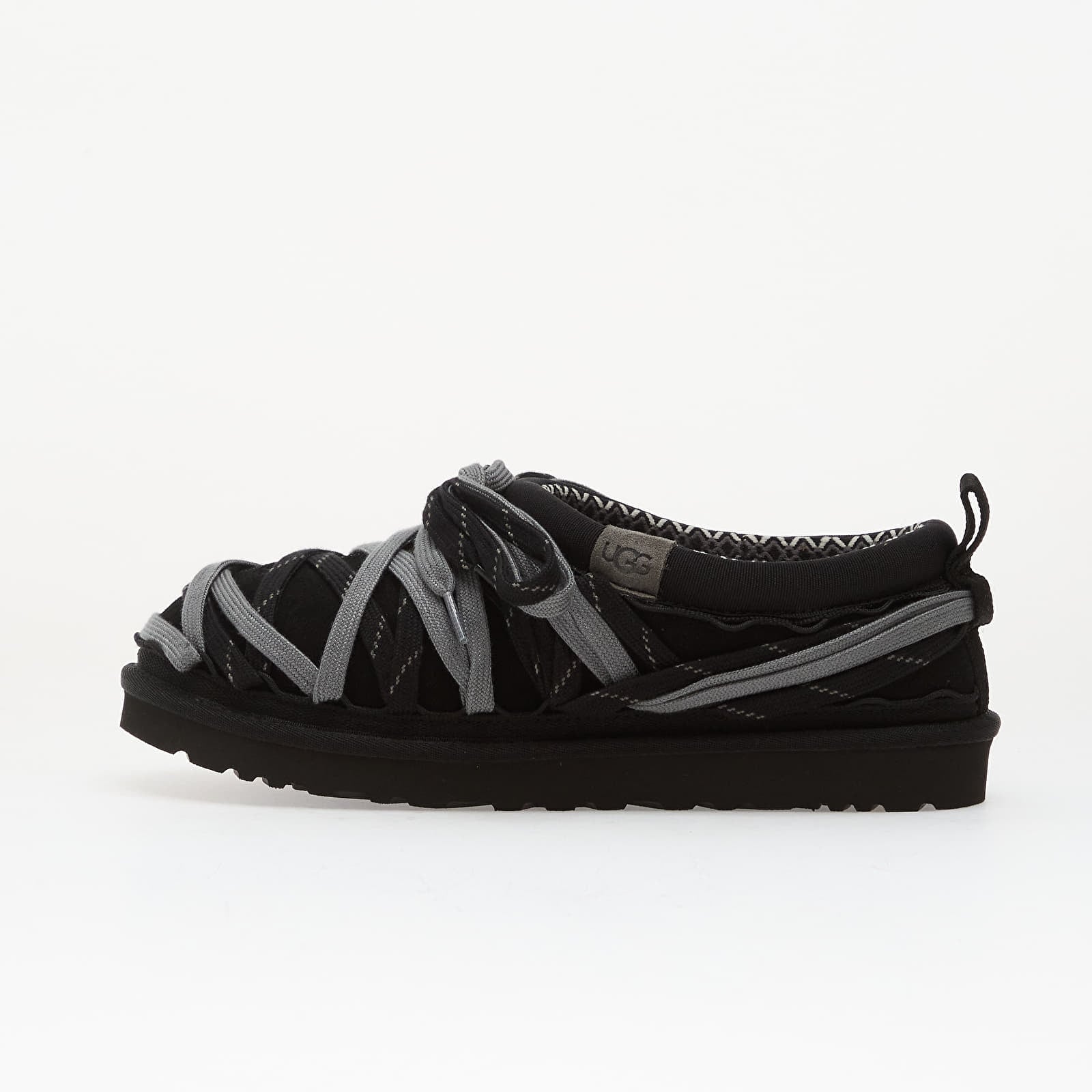 Vīriešu čības un apavi UGG M Tasman Lace Black