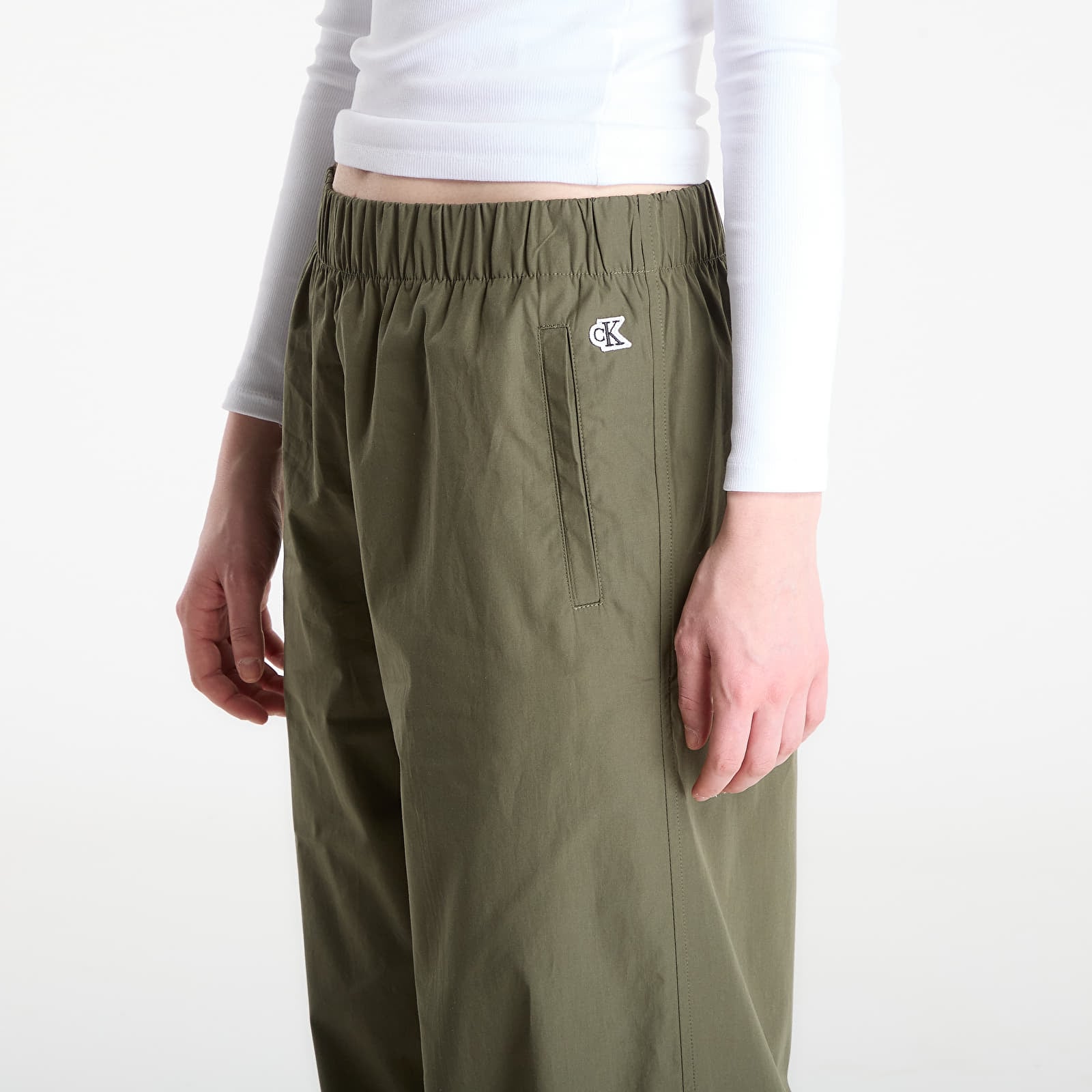 Dámske nohavice Calvin Klein Jeans Poplin Ewaist Pull O Pants Fatigue