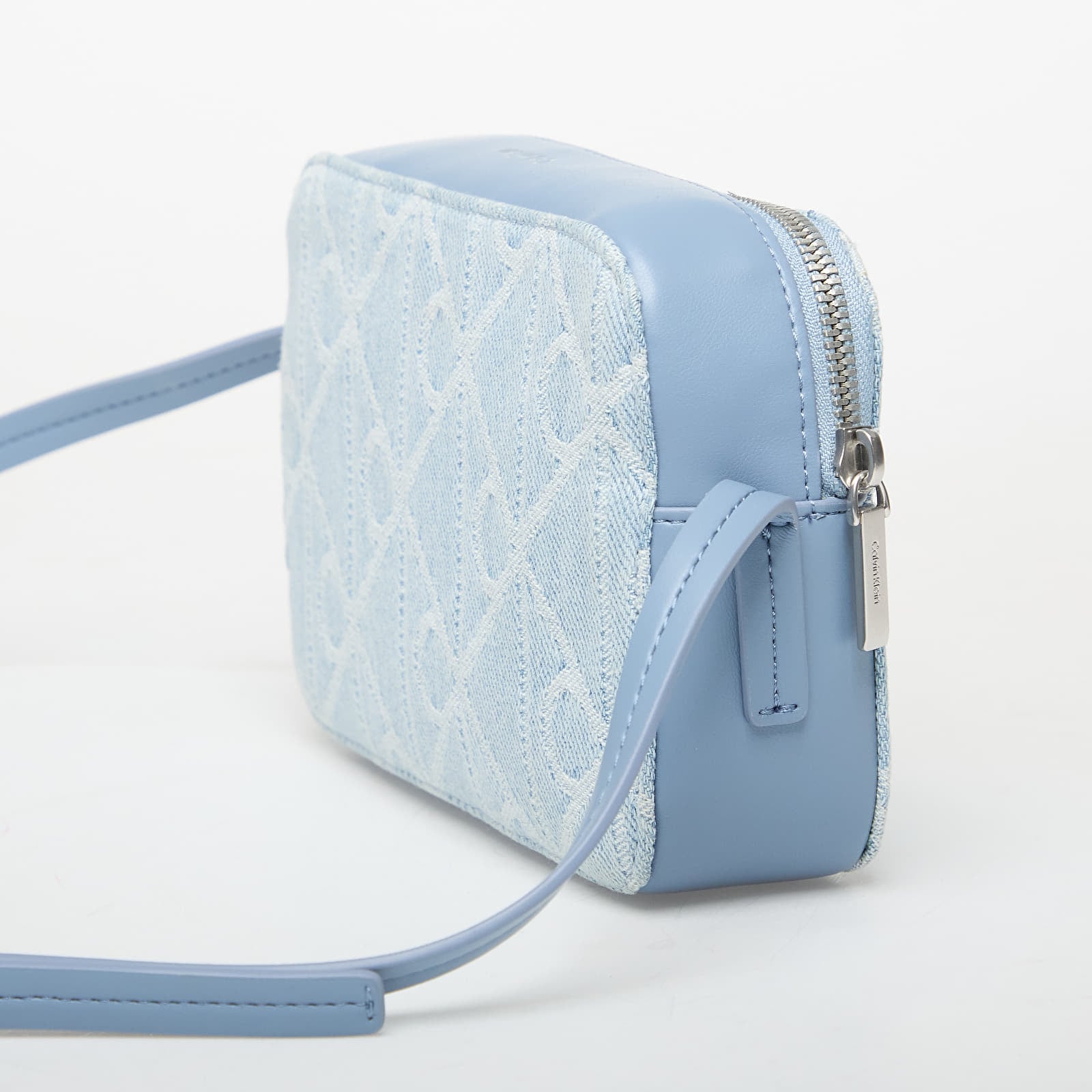 Skuldervesker for menn Calvin Klein Emblem Aop Denim Cam Blue