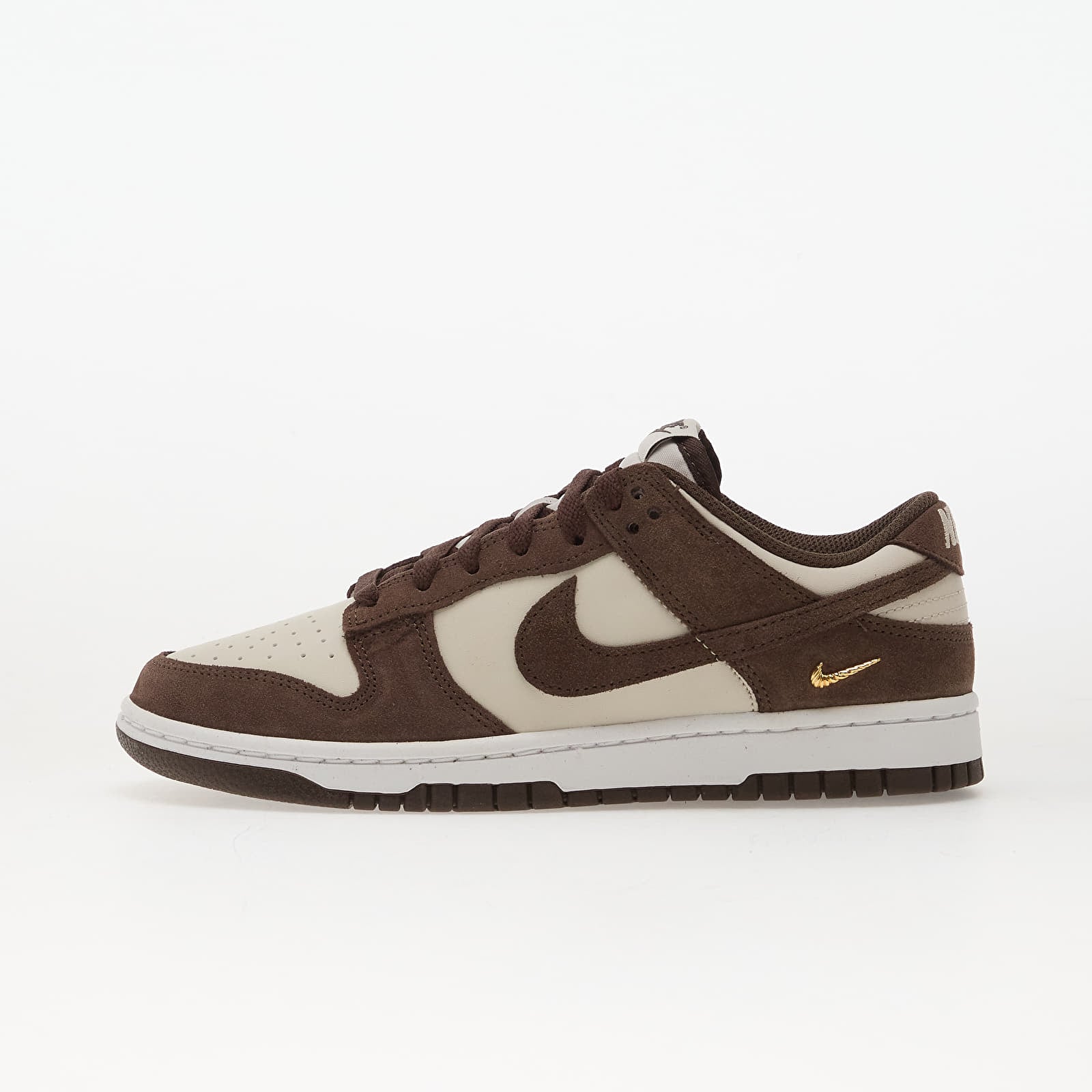 Женская обувь Nike W Dunk Low Lt Orewood Brn/ Baroque Brown-White-Mtlc Gold