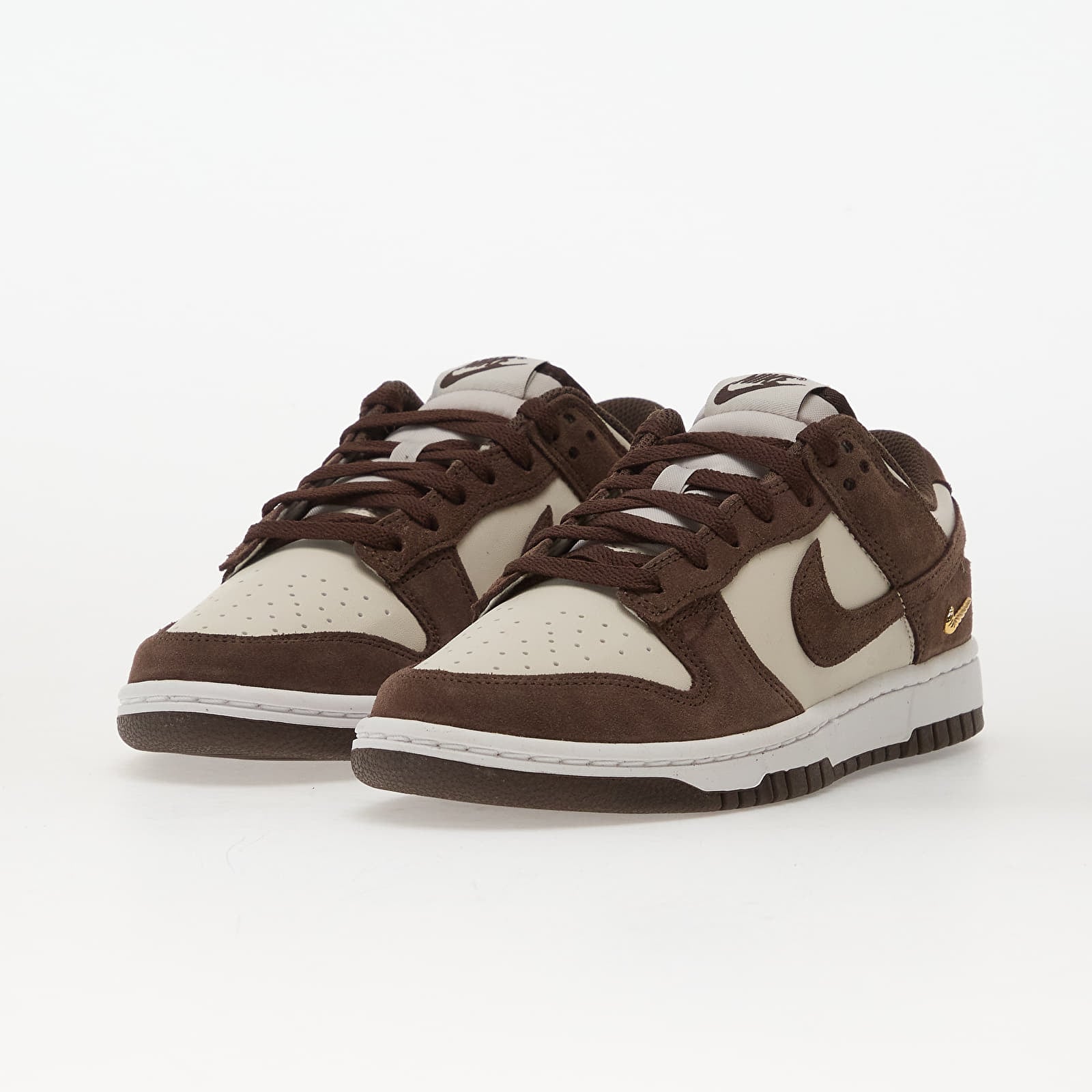 Женская обувь Nike W Dunk Low Lt Orewood Brn/ Baroque Brown-White-Mtlc Gold
