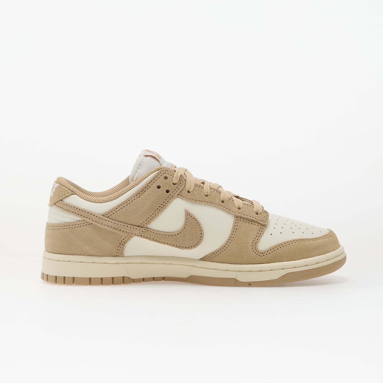 Женская обувь Nike W Dunk Low Sail/ Linen-White-Mtlc Gold